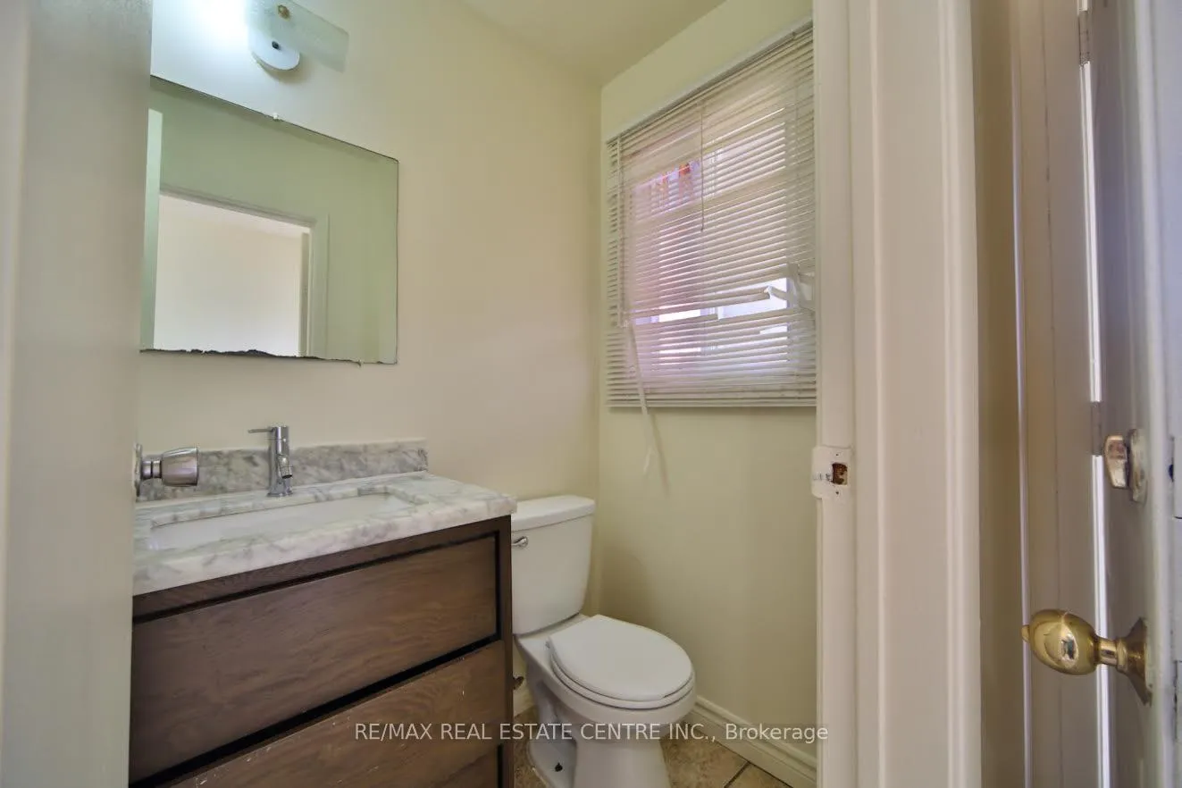 Photo 7 of 2 Roehampton Crescent, Brampton, Brampton South — HOMEH