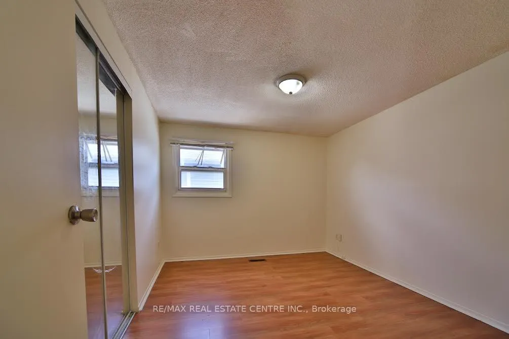 Photo 14 of 2 Roehampton Crescent, Brampton, Brampton South — HOMEH
