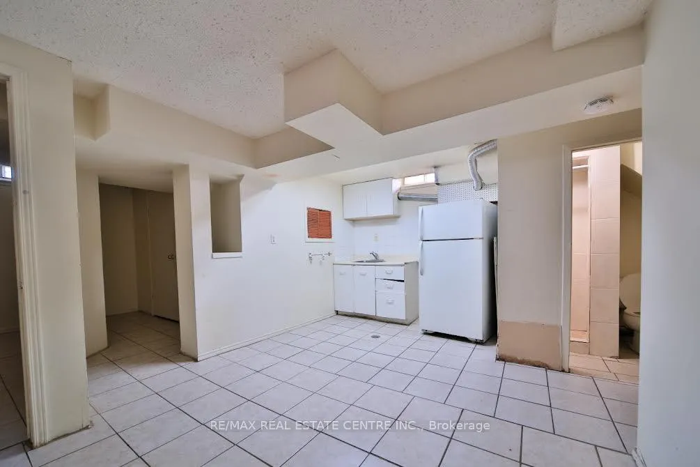 Photo 22 of 2 Roehampton Crescent, Brampton, Brampton South — HOMEH