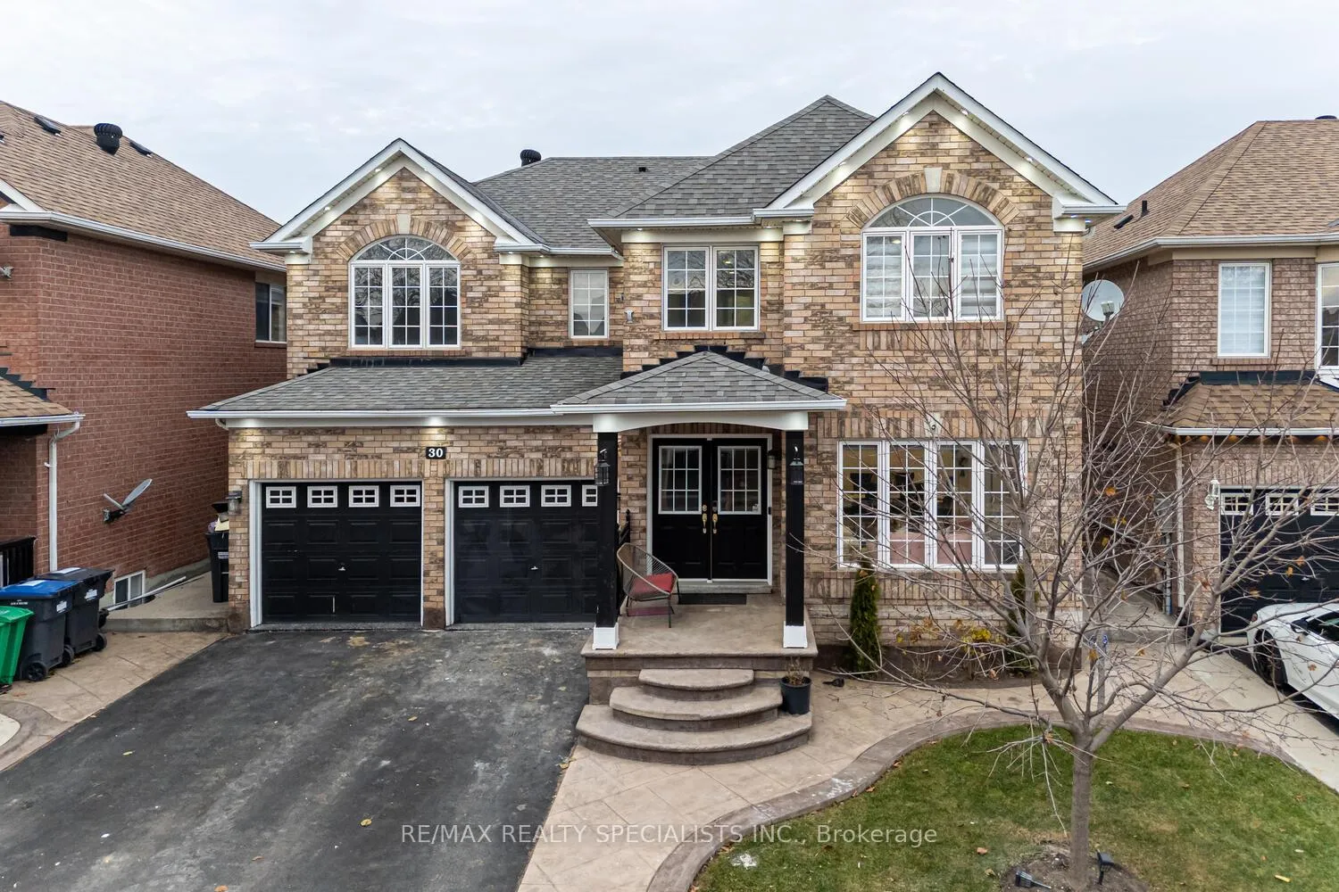 Photo 3 of 30 Bowsfield Drive, Brampton, Vales of Castlemore — HOMEH