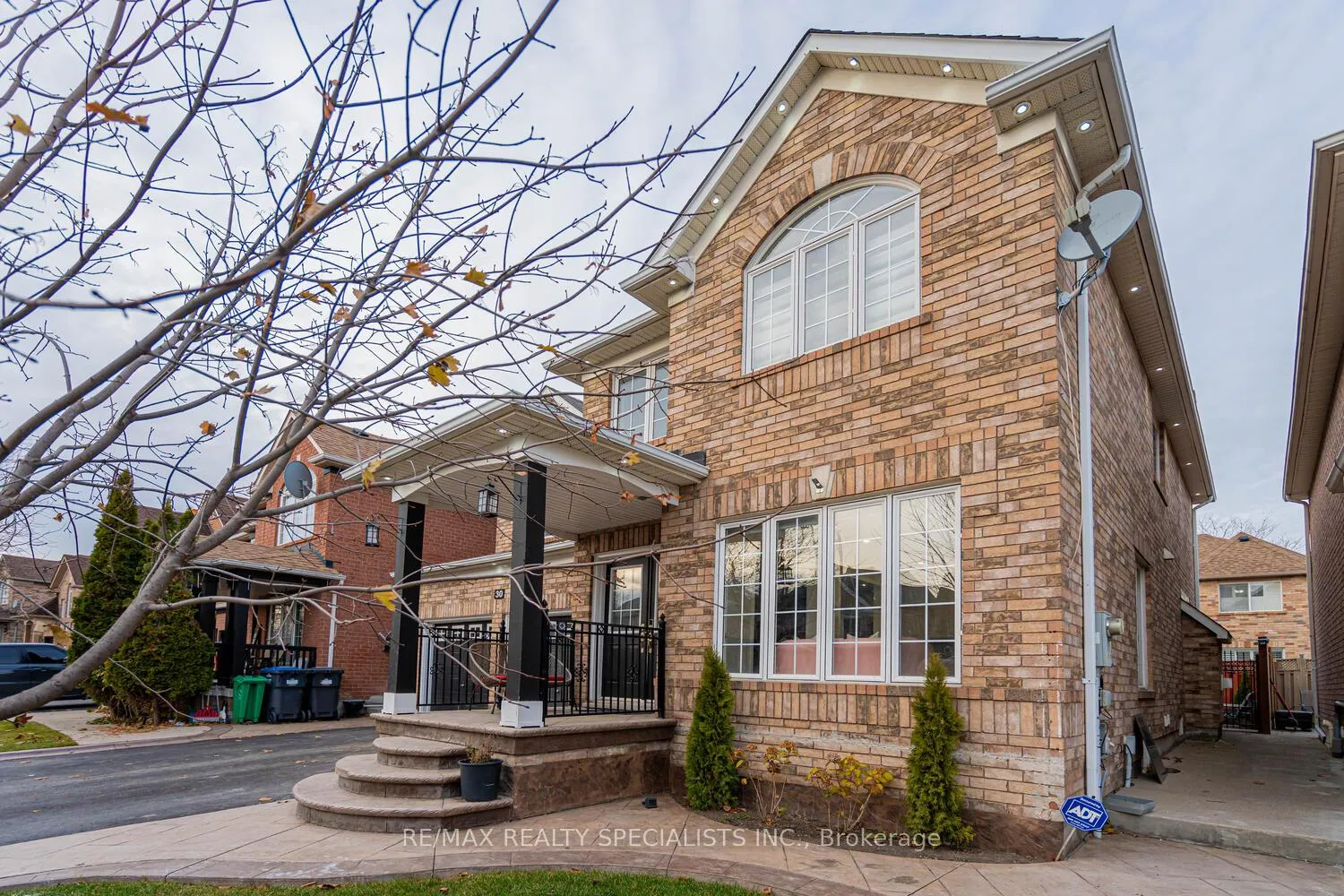 Photo 4 of 30 Bowsfield Drive, Brampton, Vales of Castlemore — HOMEH