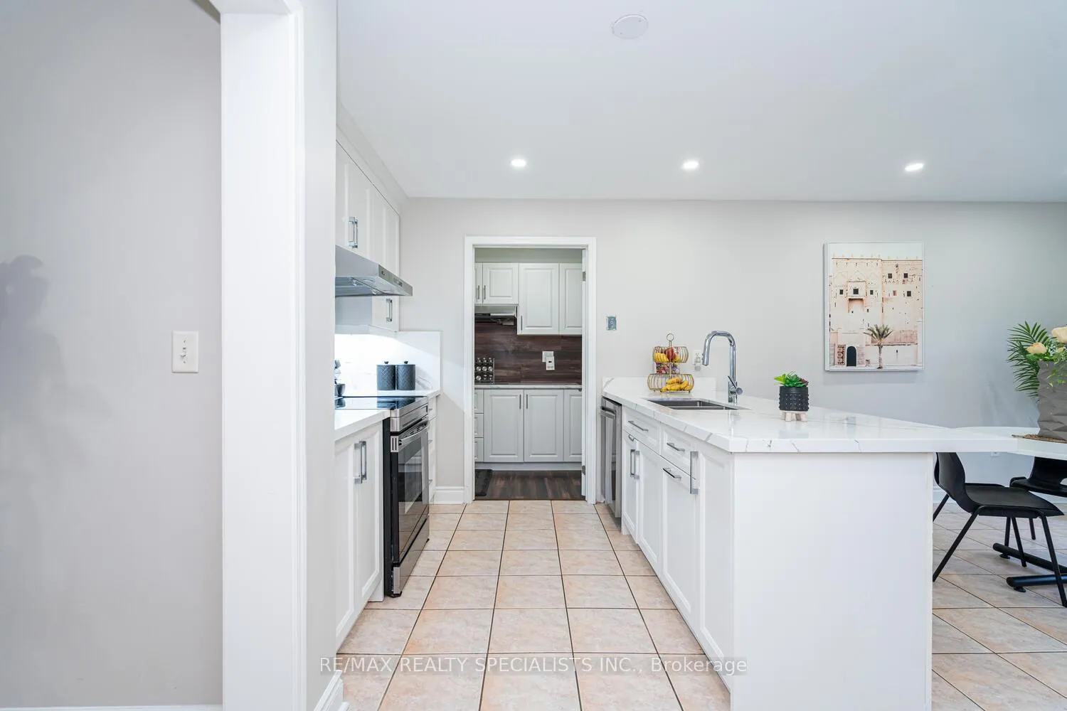 Photo 11 of 30 Bowsfield Drive, Brampton, Vales of Castlemore — HOMEH