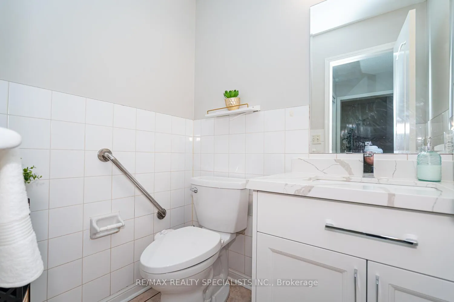 Photo 19 of 30 Bowsfield Drive, Brampton, Vales of Castlemore — HOMEH