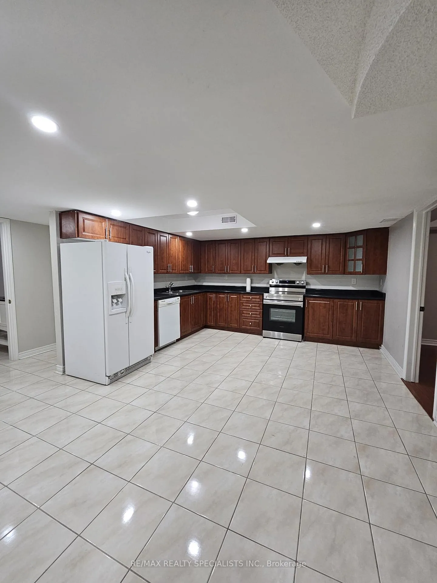 Photo 38 of 30 Bowsfield Drive, Brampton, Vales of Castlemore — HOMEH