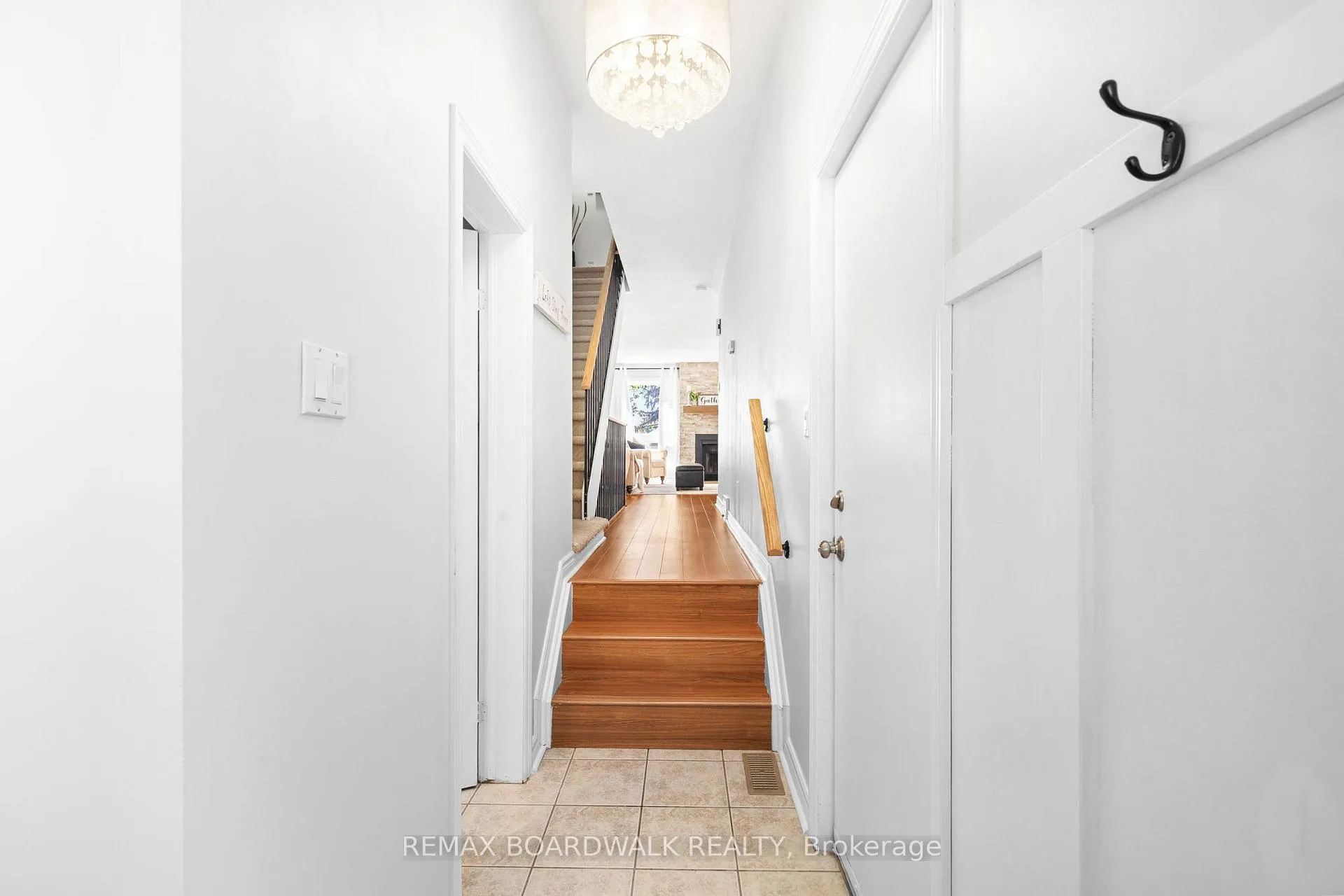 Photo 3 of 123 Halley Street, Ottawa, Barrhaven - Heritage Park — HOMEH