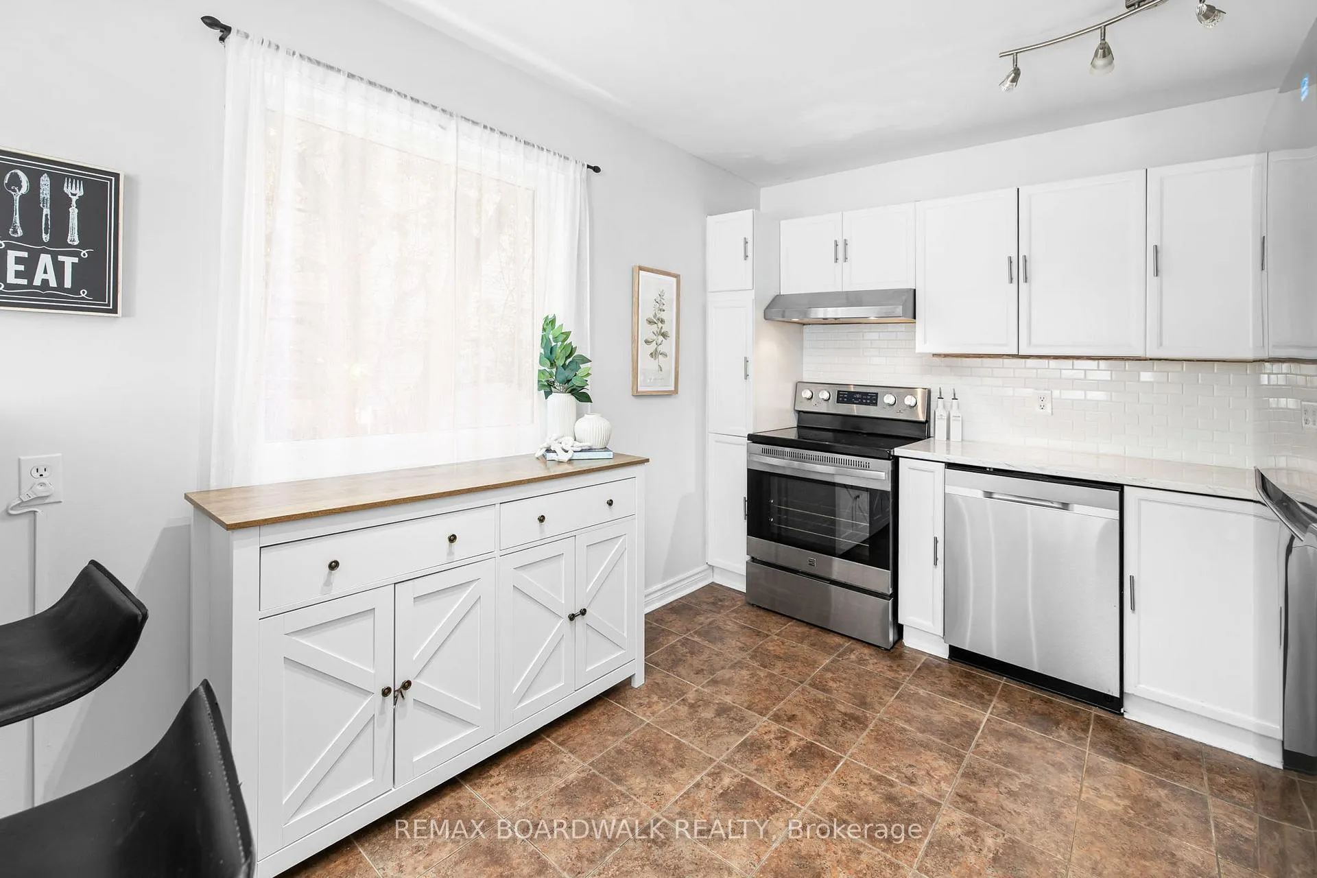 Photo 13 of 123 Halley Street, Ottawa, Barrhaven - Heritage Park — HOMEH
