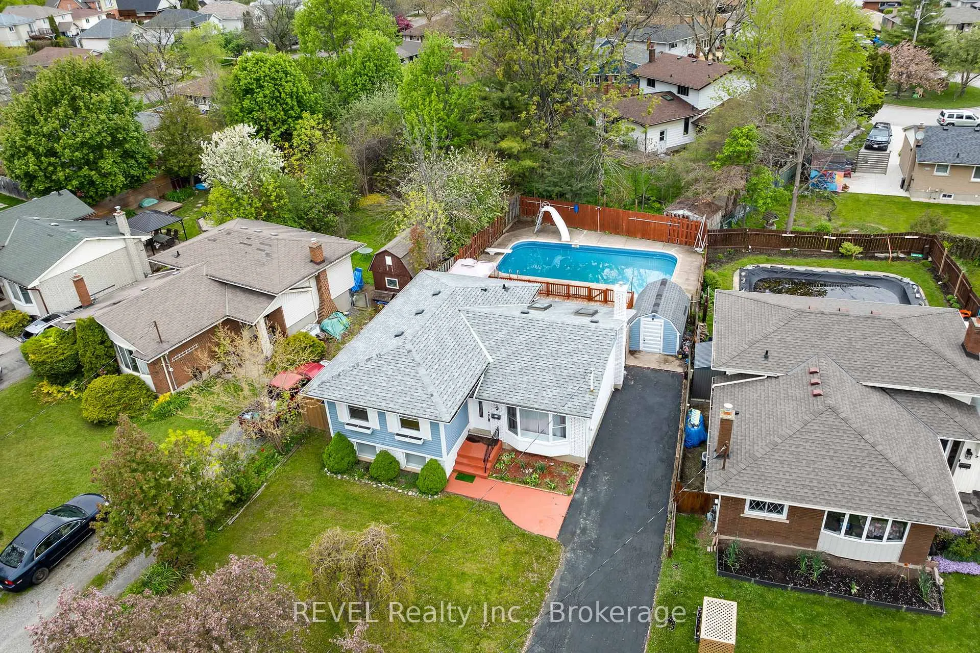 Photo 4 of 7 Rendale Avenue, St. Catharines, Carlton/Bunting — HOMEH