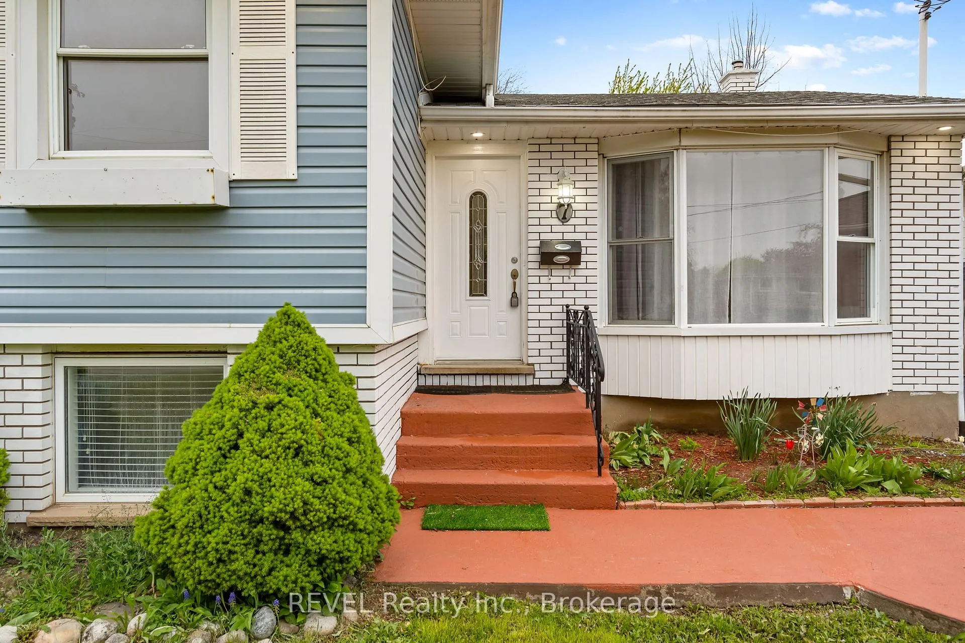 Photo 5 of 7 Rendale Avenue, St. Catharines, Carlton/Bunting — HOMEH