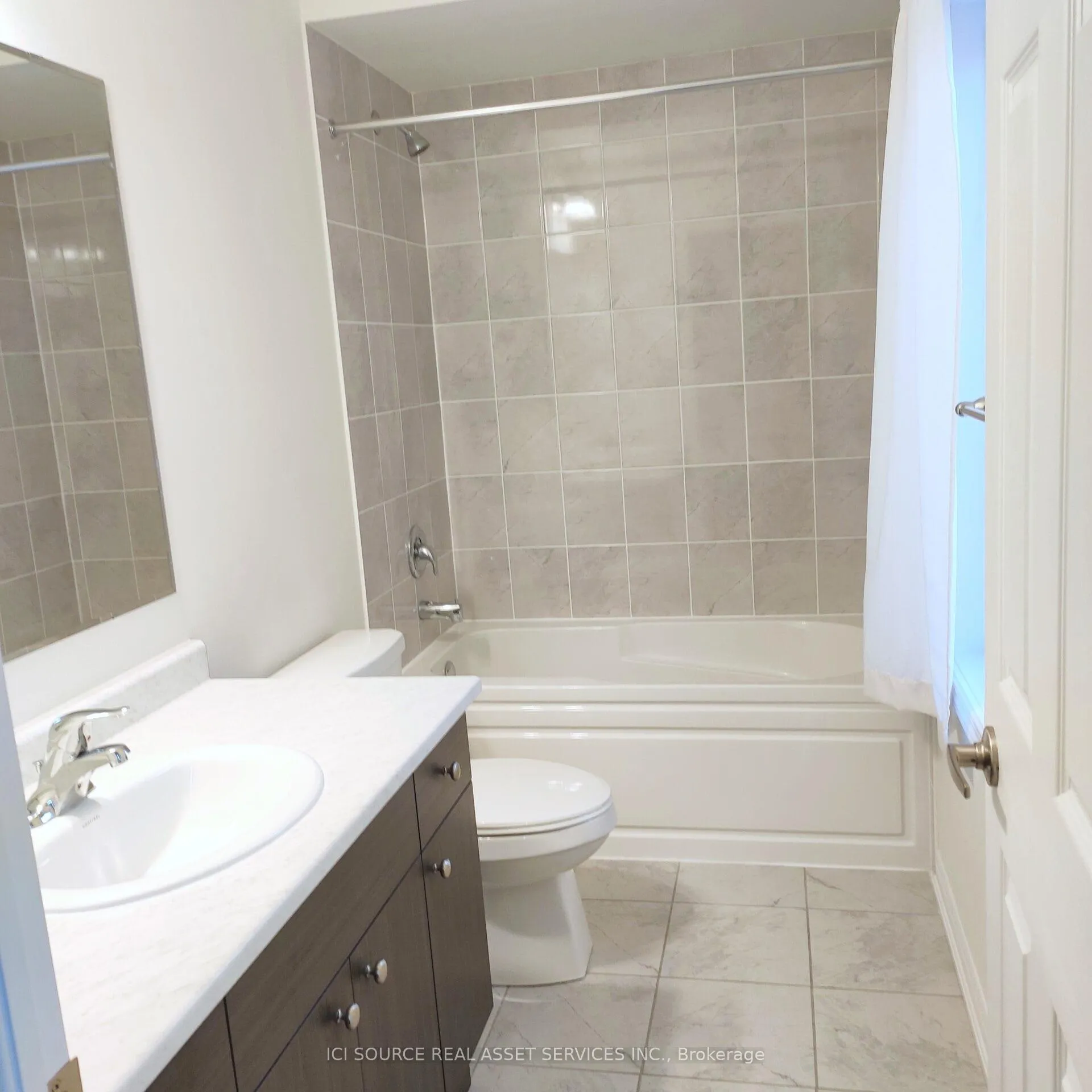 Photo 7 of Unit 16, 250 Lagerfeld Drive, Brampton, Northwest Brampton — HOMEH
