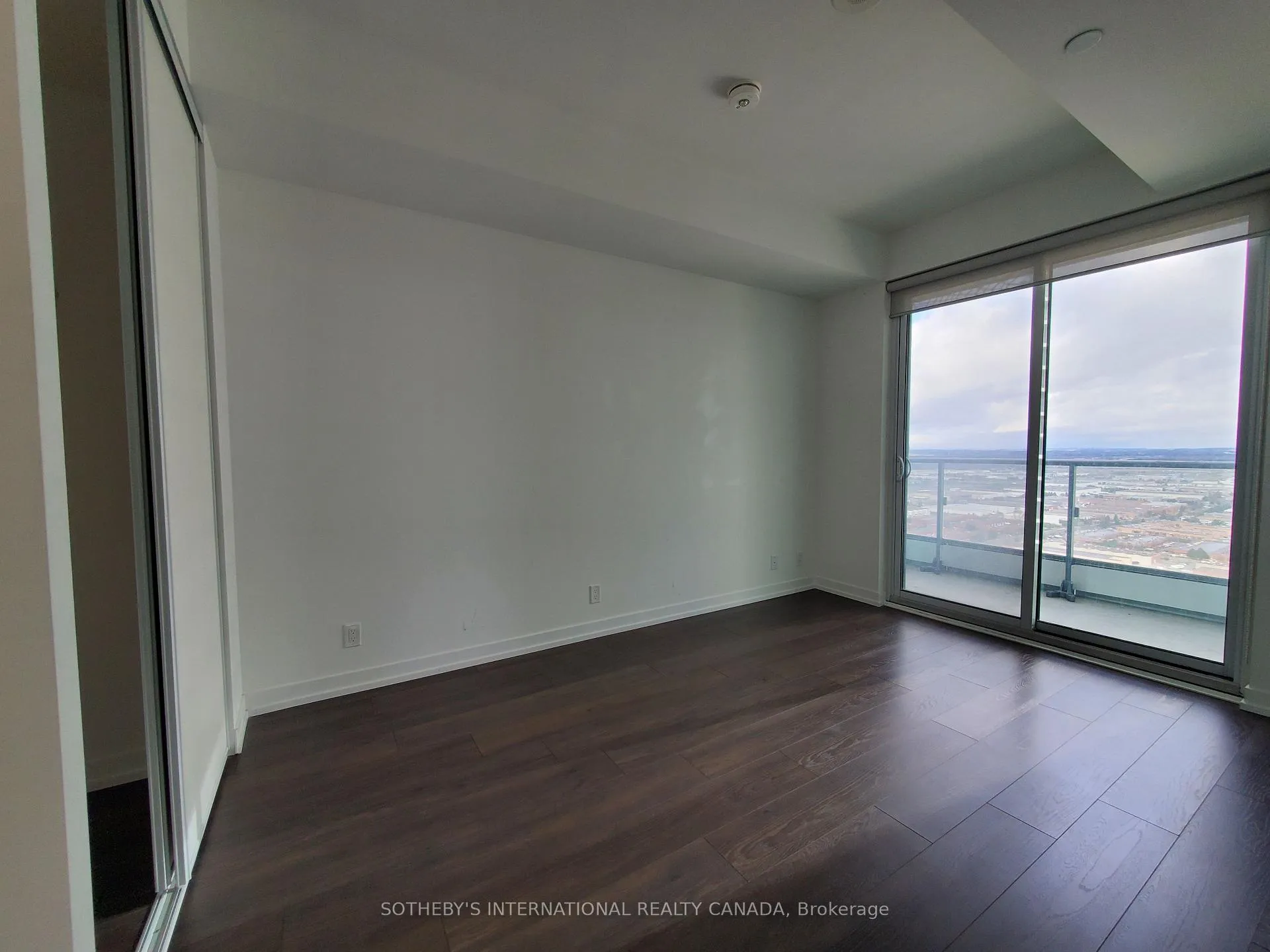 Photo 11 of Unit 4102, 5 Buttermill Avenue, Vaughan, Concord — HOMEH