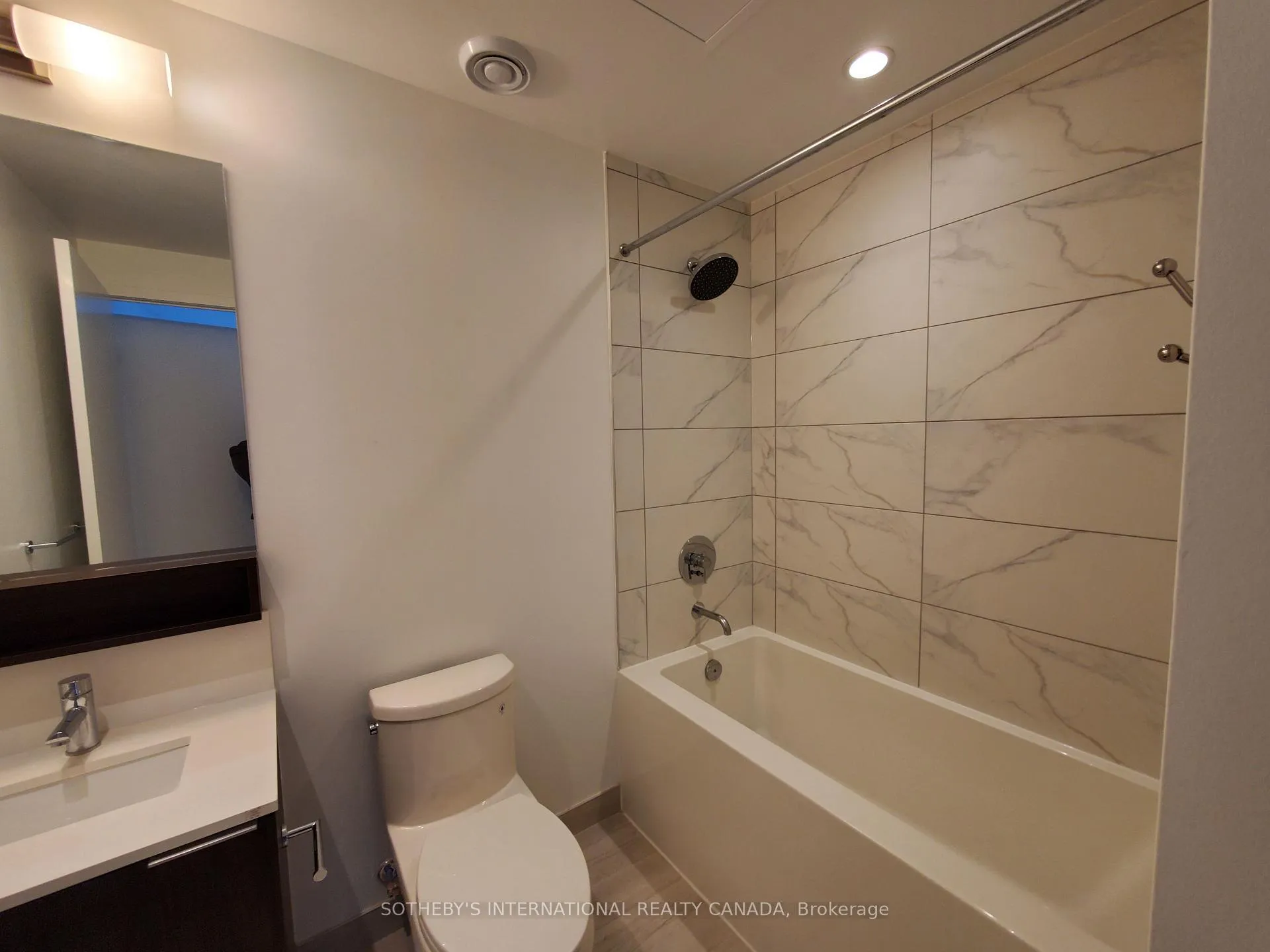 Photo 12 of Unit 4102, 5 Buttermill Avenue, Vaughan, Concord — HOMEH