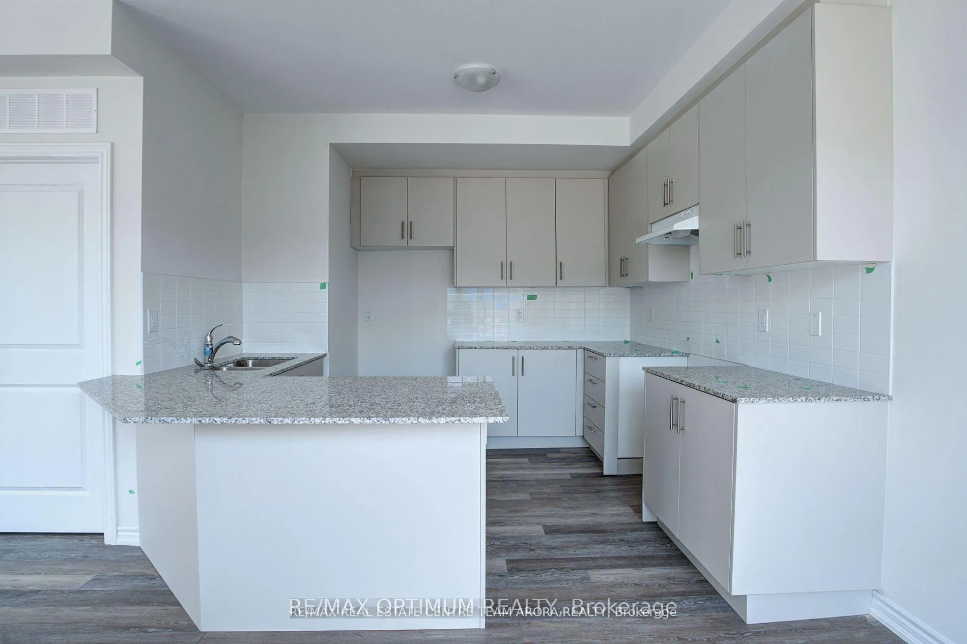 Photo 3 of Unit 14, 20 Knotsberry Circle, Brampton, Bram West — HOMEH
