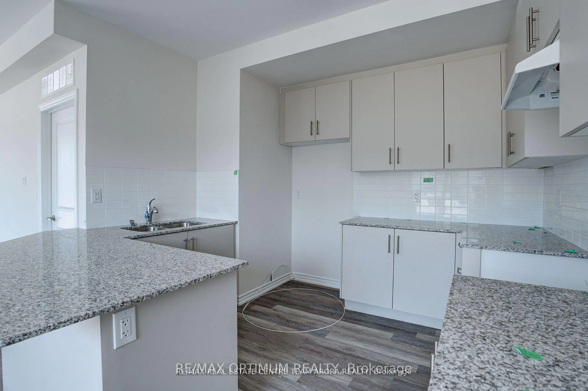 Photo 4 of Unit 14, 20 Knotsberry Circle, Brampton, Bram West — HOMEH