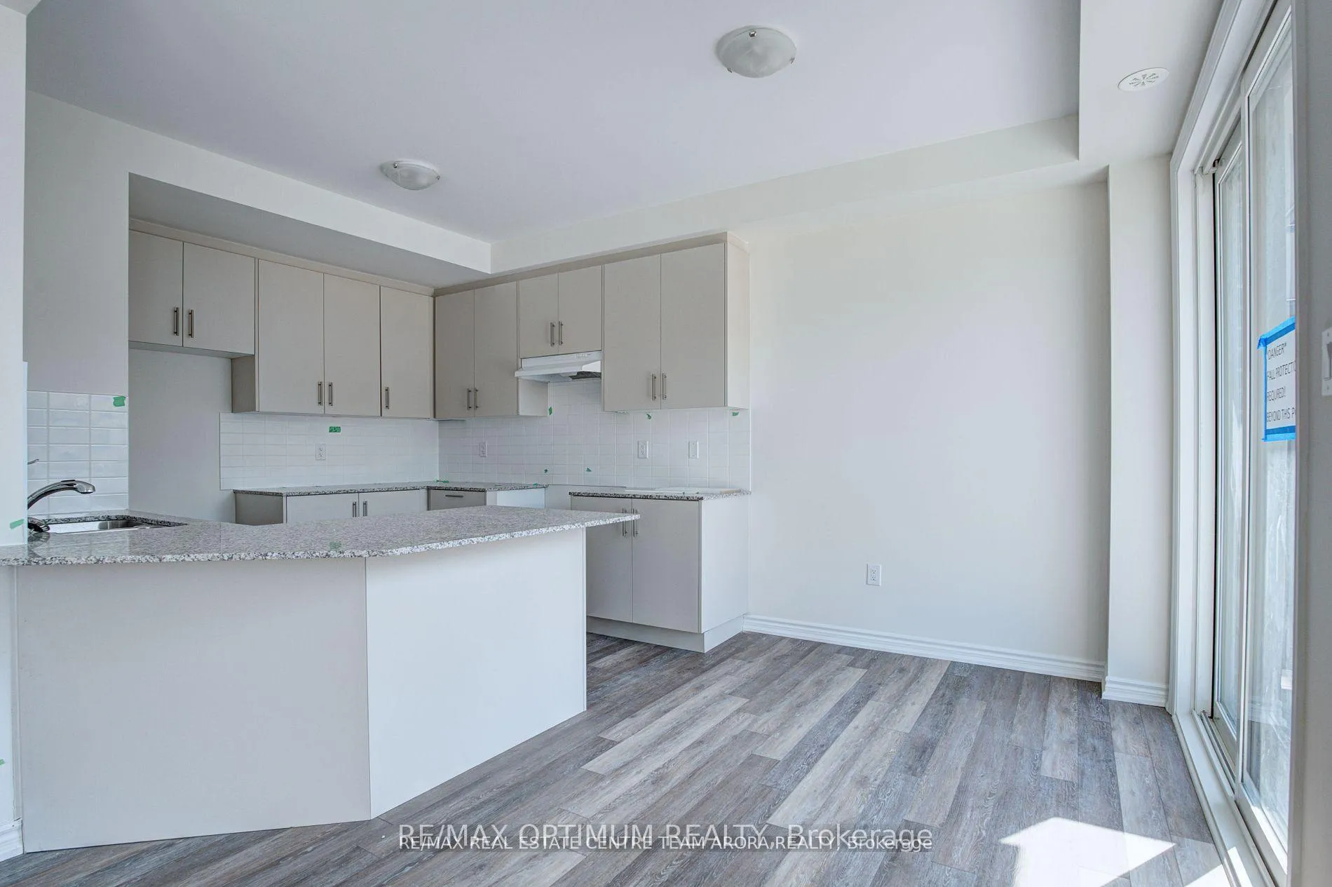 Photo 6 of Unit 14, 20 Knotsberry Circle, Brampton, Bram West — HOMEH