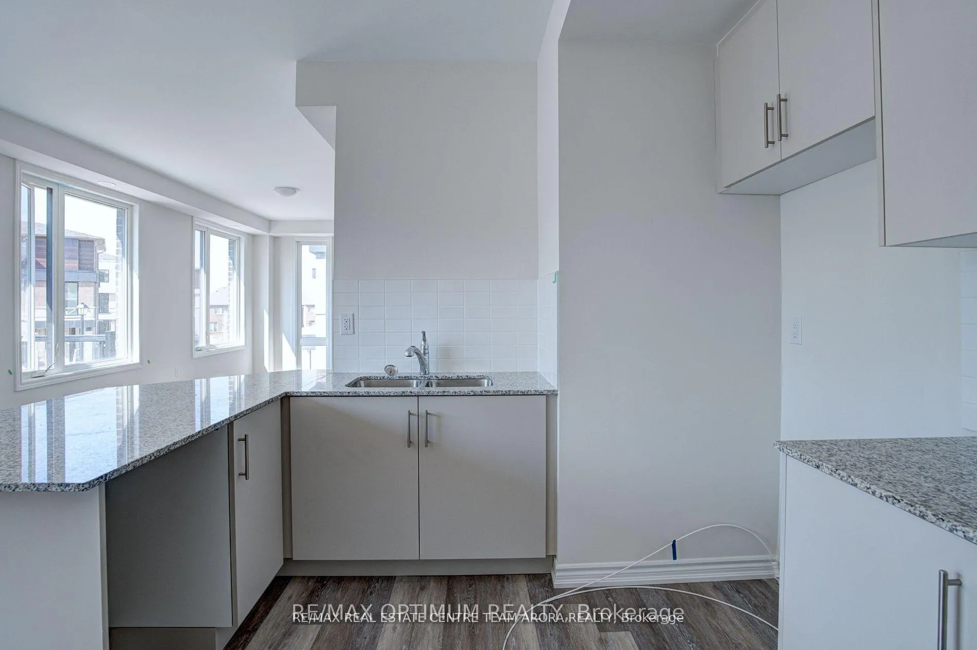 Photo 7 of Unit 14, 20 Knotsberry Circle, Brampton, Bram West — HOMEH