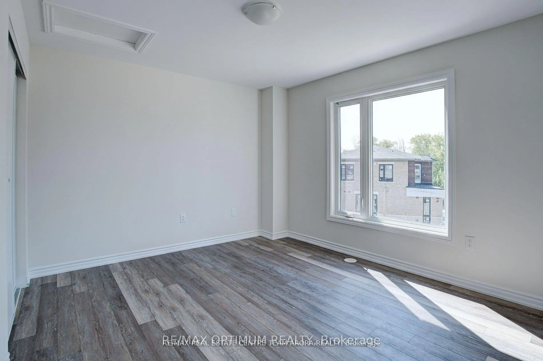 Photo 9 of Unit 14, 20 Knotsberry Circle, Brampton, Bram West — HOMEH