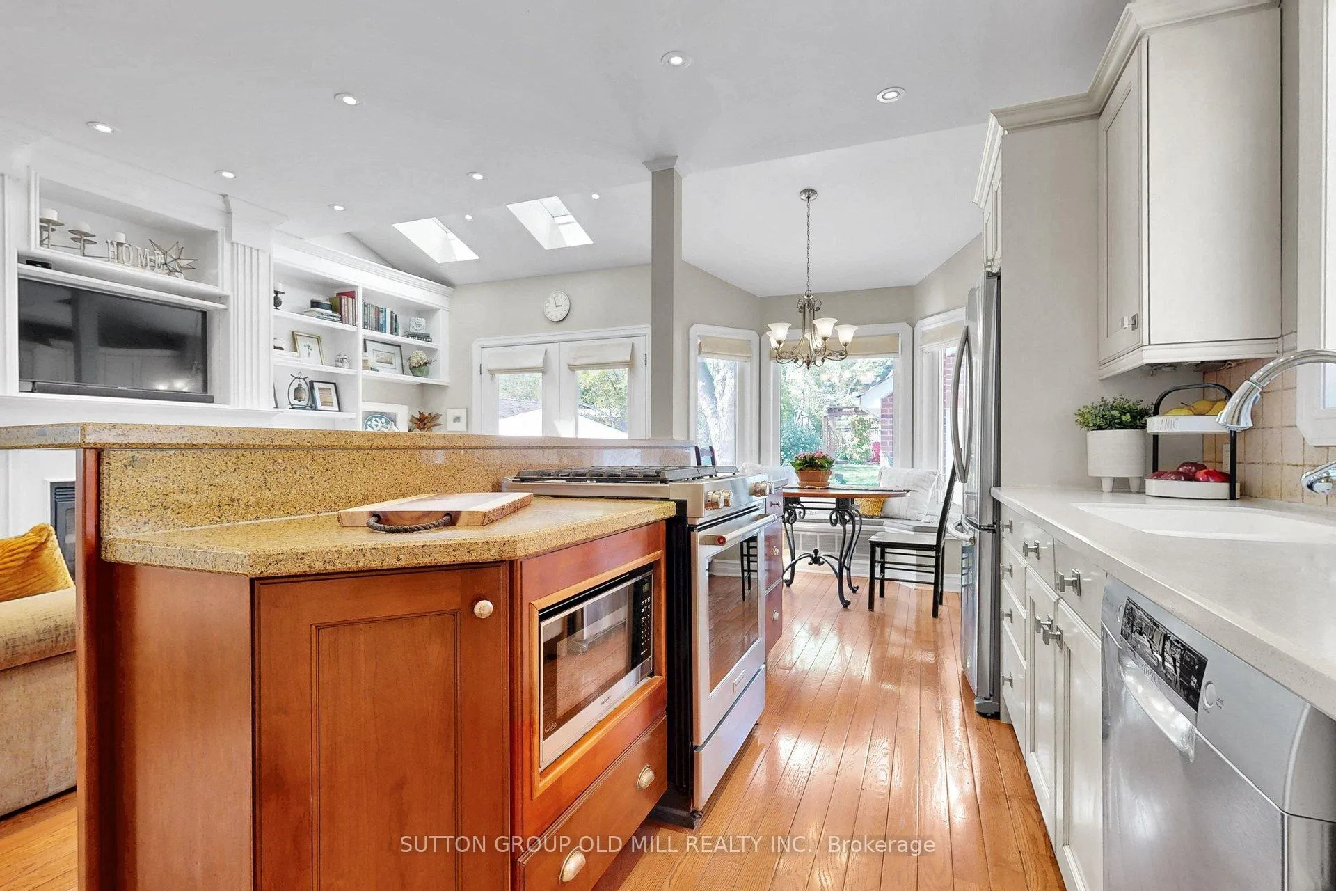 Photo 12 of 12 Jasmine Avenue, Etobicoke, Long Branch — HOMEH
