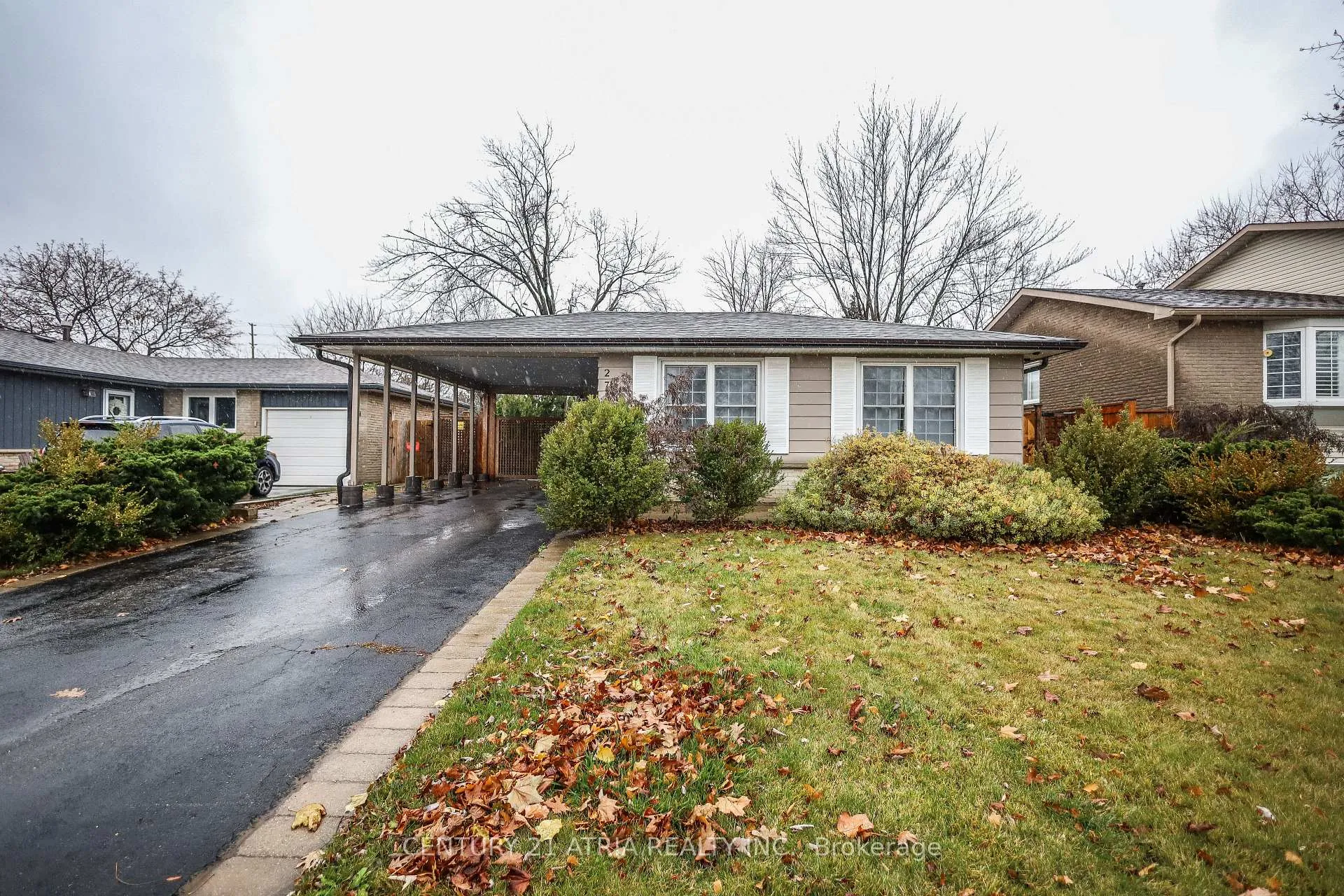 Photo 2 of 2750 Barnstone Crescent, Mississauga, Sheridan — HOMEH