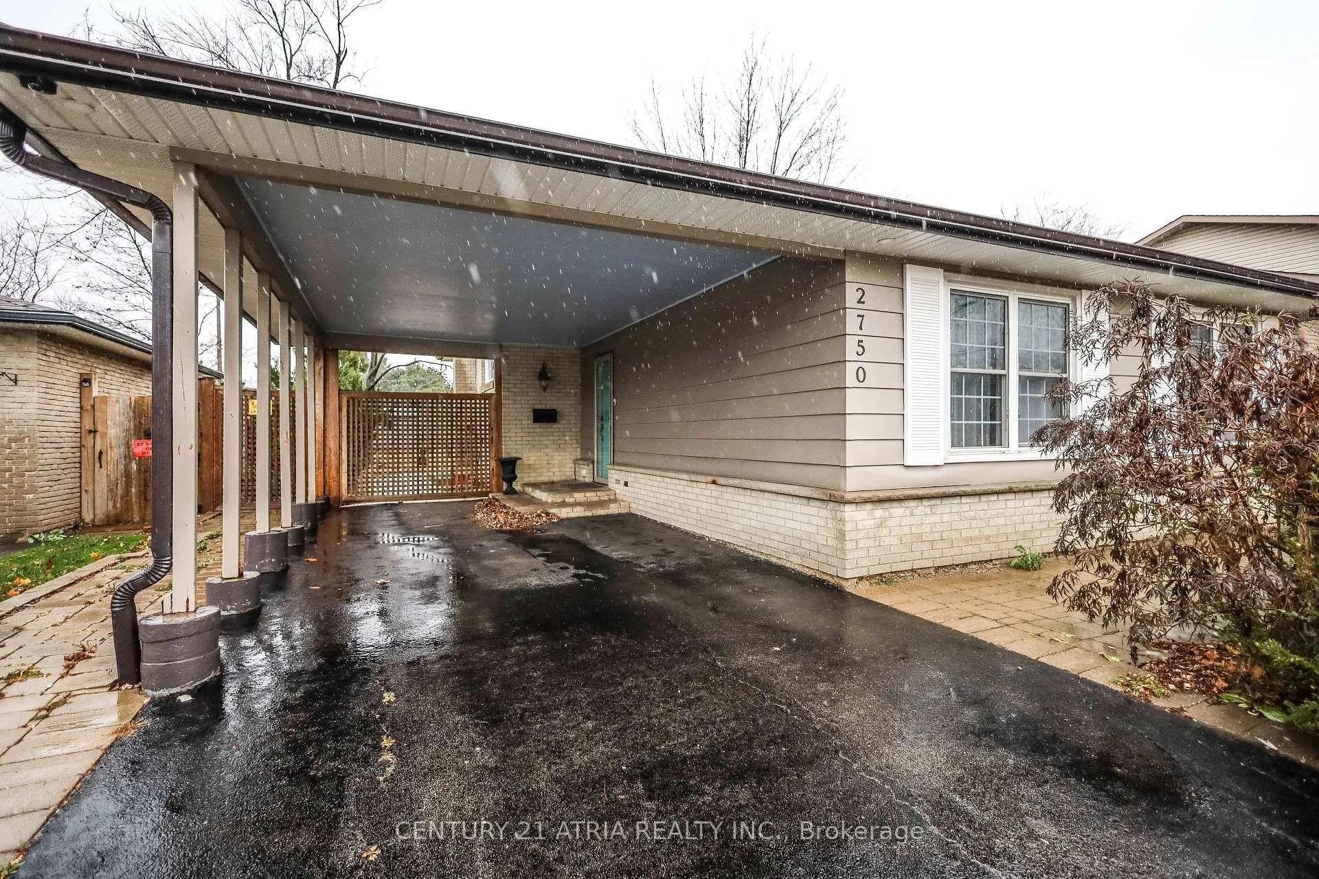 Photo 3 of 2750 Barnstone Crescent, Mississauga, Sheridan — HOMEH