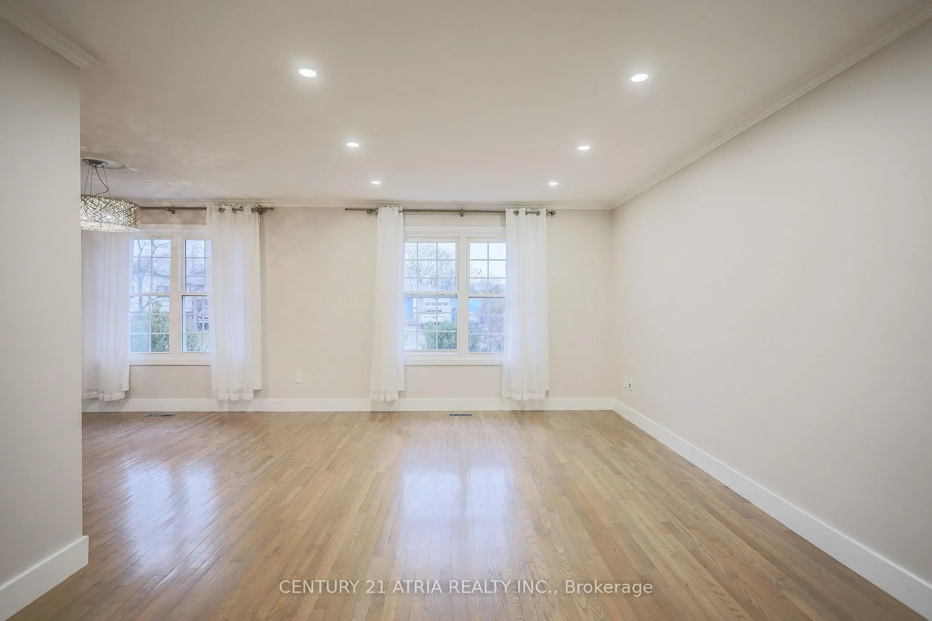 Photo 6 of 2750 Barnstone Crescent, Mississauga, Sheridan — HOMEH