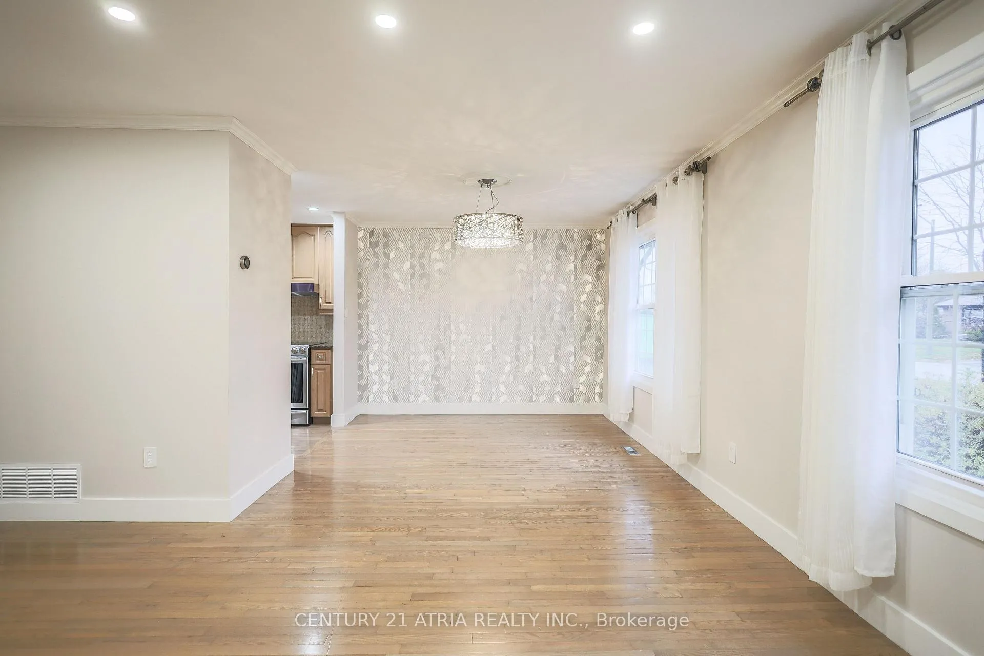 Photo 8 of 2750 Barnstone Crescent, Mississauga, Sheridan — HOMEH