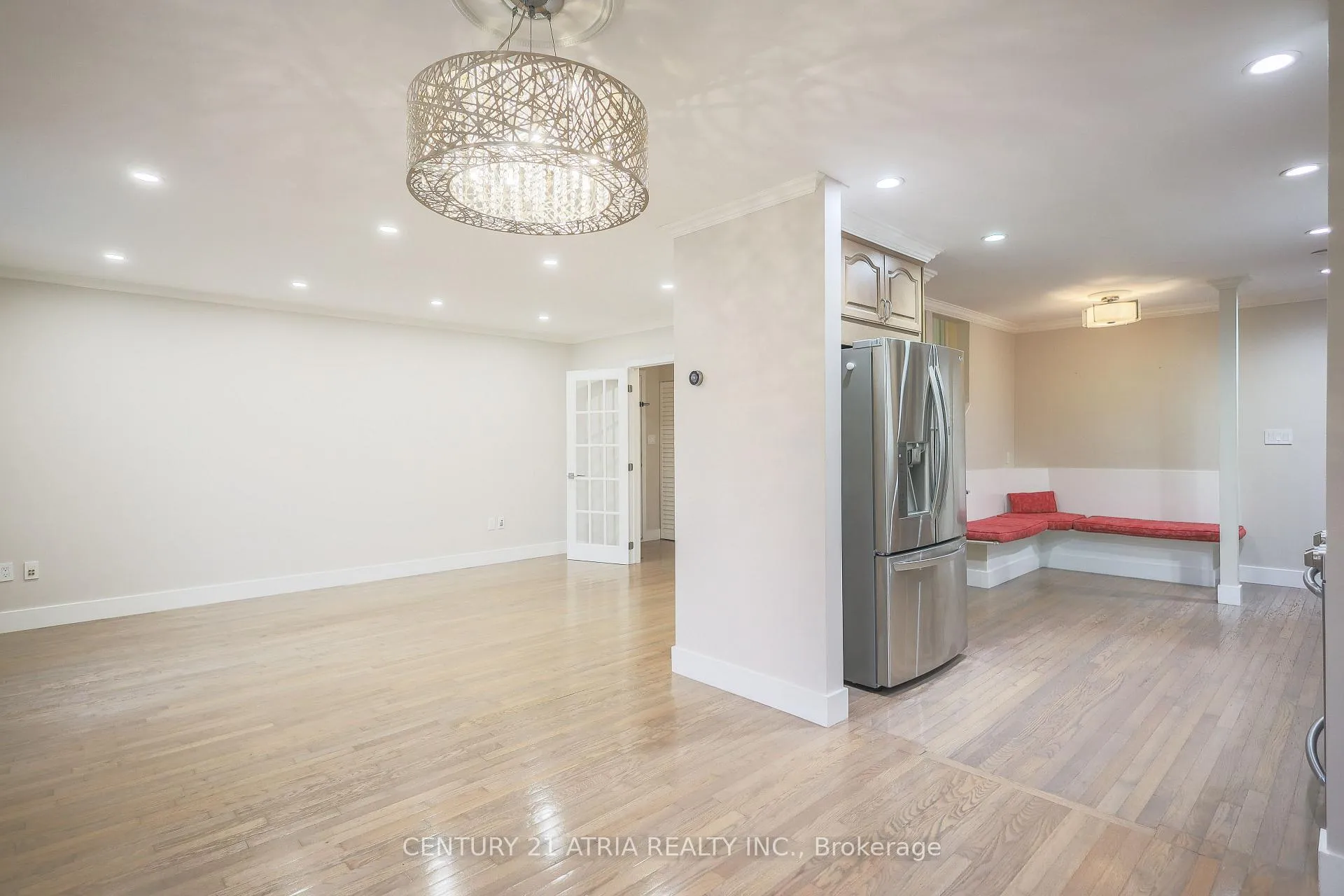 Photo 9 of 2750 Barnstone Crescent, Mississauga, Sheridan — HOMEH