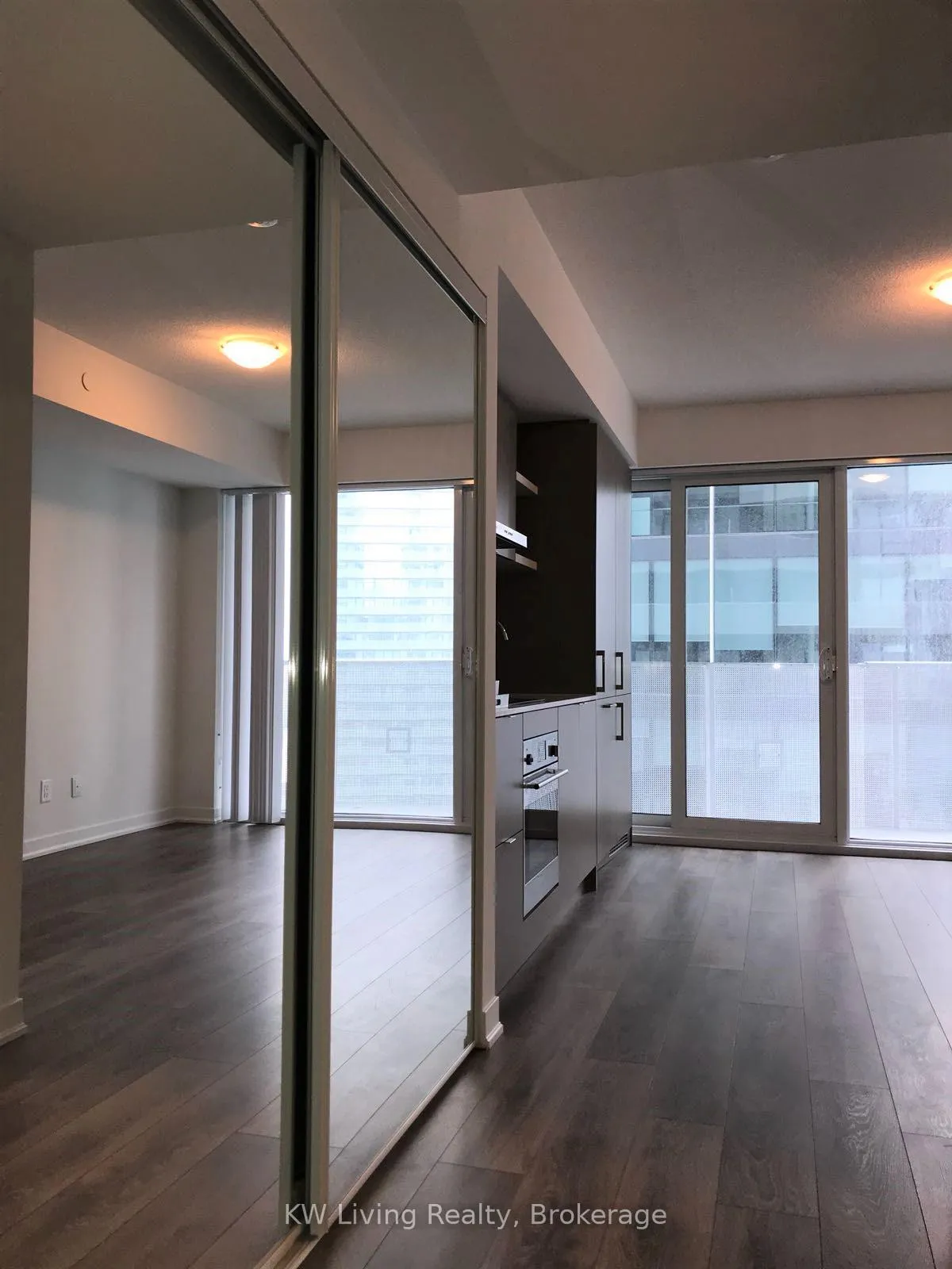 Photo 5 of Unit 4011, 100 Harbour Street, Toronto, Waterfront Communities — HOMEH