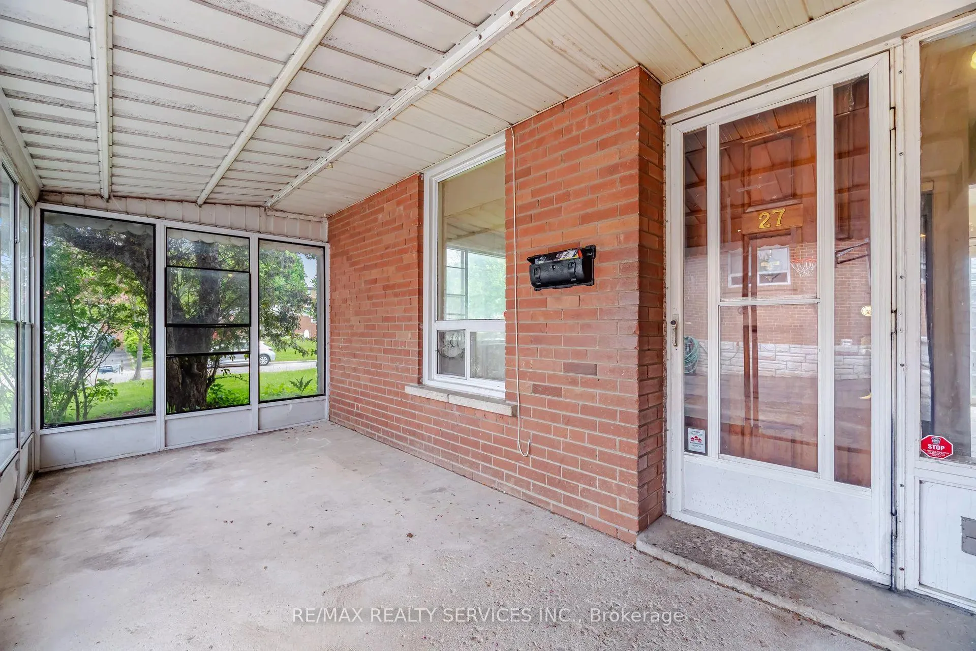 Photo 5 of 27 Hadrina Street, Brampton, Northwood Park — HOMEH