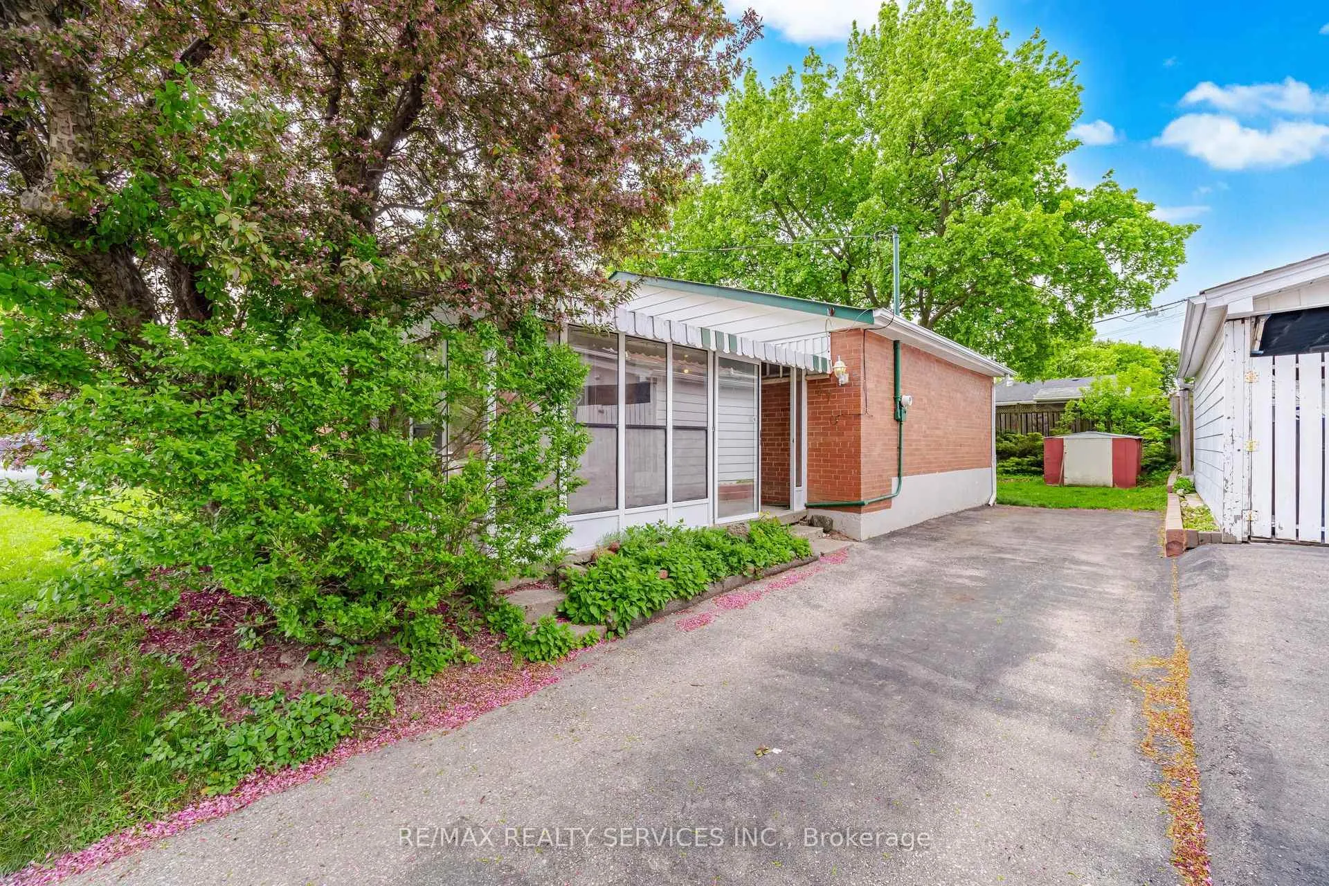 Photo 7 of 27 Hadrina Street, Brampton, Northwood Park — HOMEH