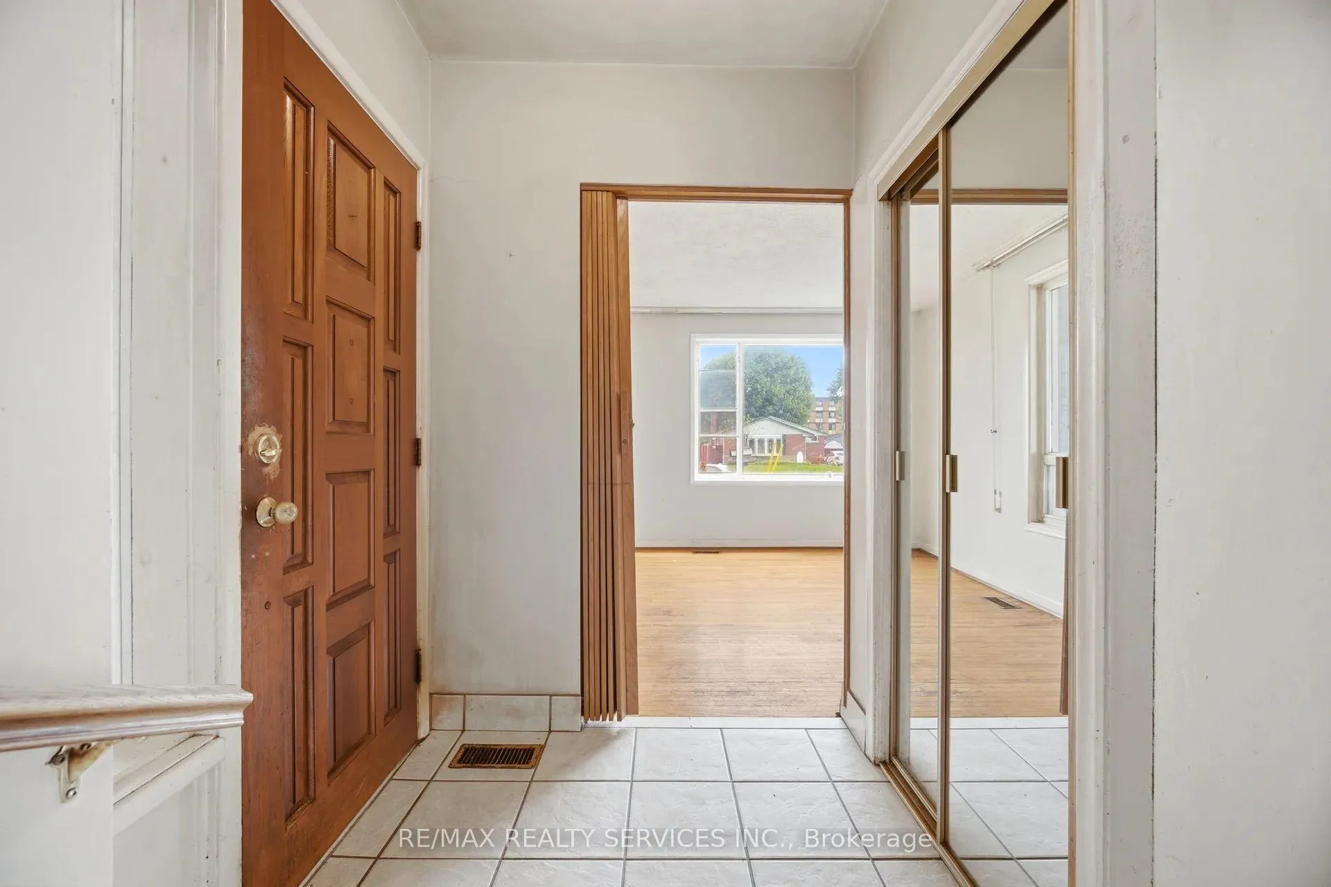 Photo 9 of 27 Hadrina Street, Brampton, Northwood Park — HOMEH