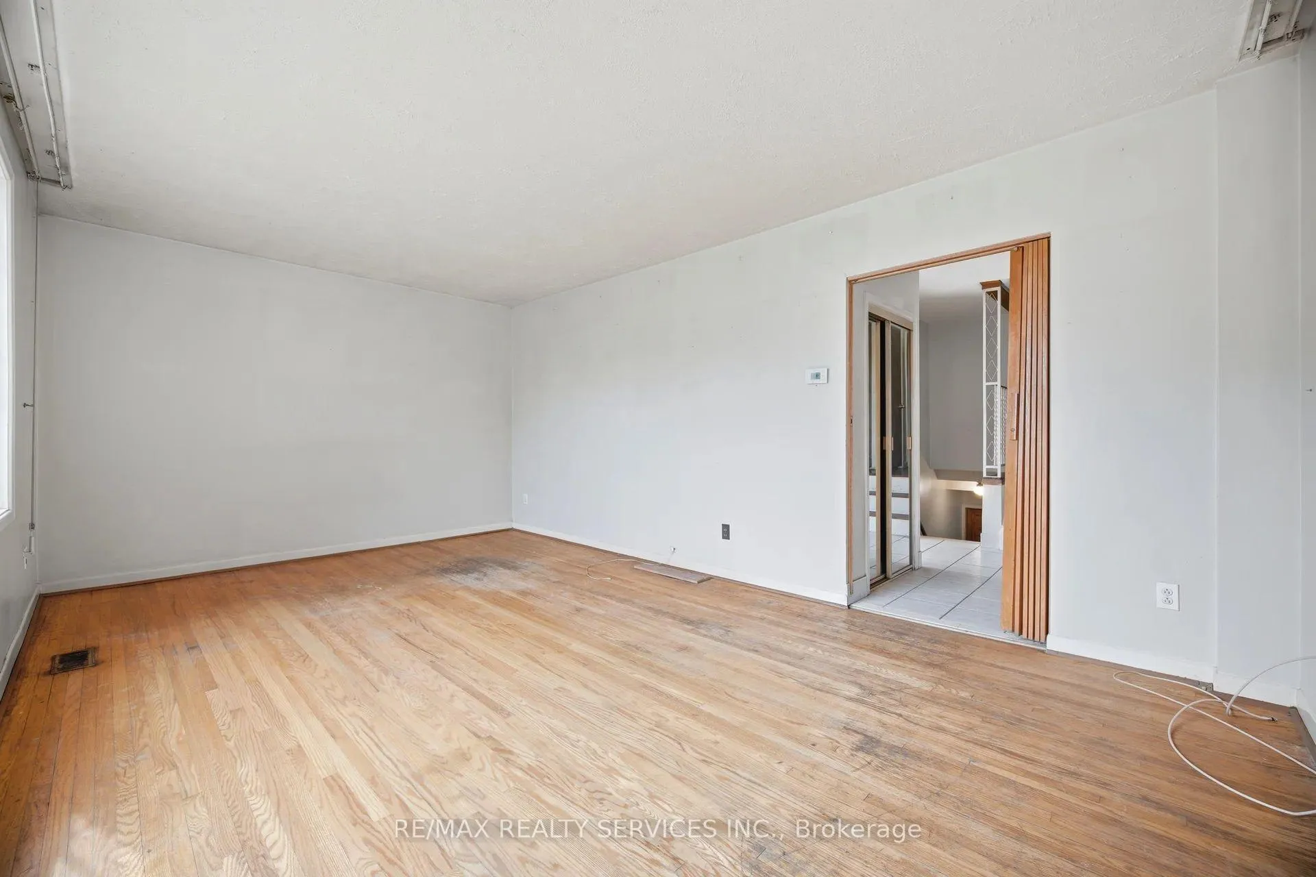 Photo 10 of 27 Hadrina Street, Brampton, Northwood Park — HOMEH