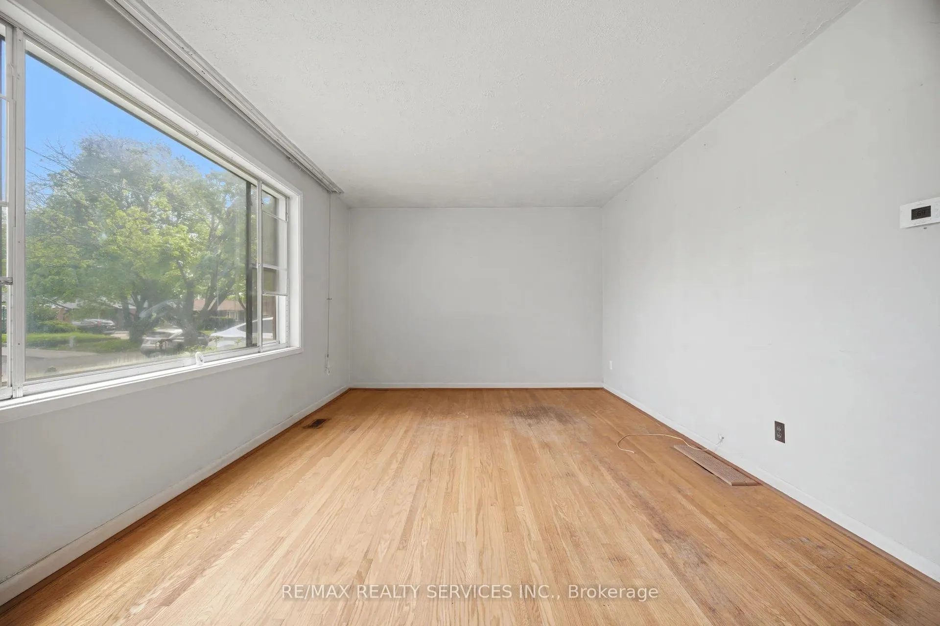 Photo 11 of 27 Hadrina Street, Brampton, Northwood Park — HOMEH