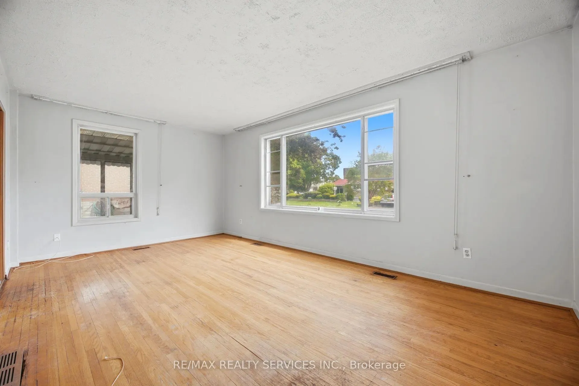 Photo 12 of 27 Hadrina Street, Brampton, Northwood Park — HOMEH