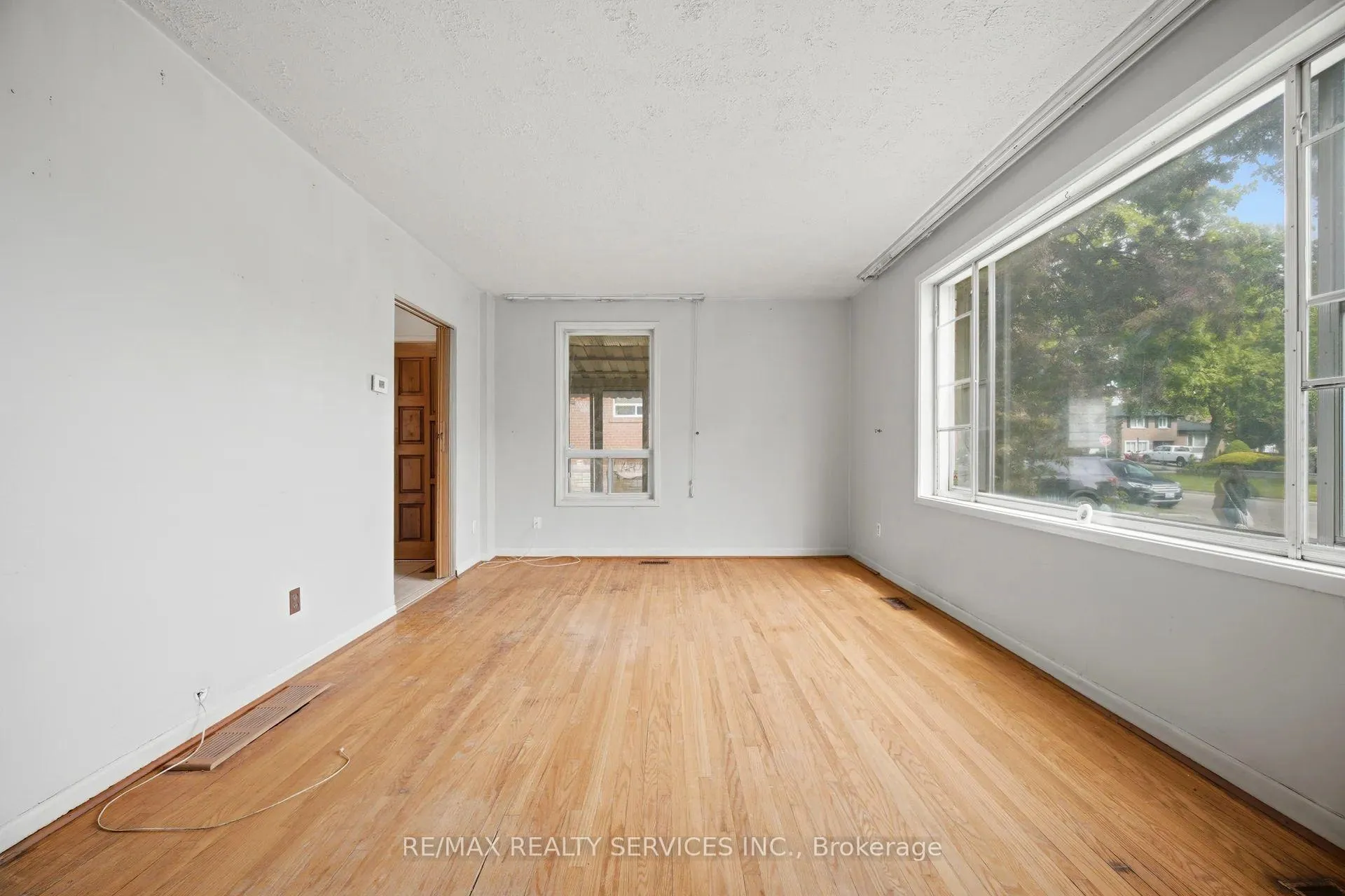 Photo 13 of 27 Hadrina Street, Brampton, Northwood Park — HOMEH