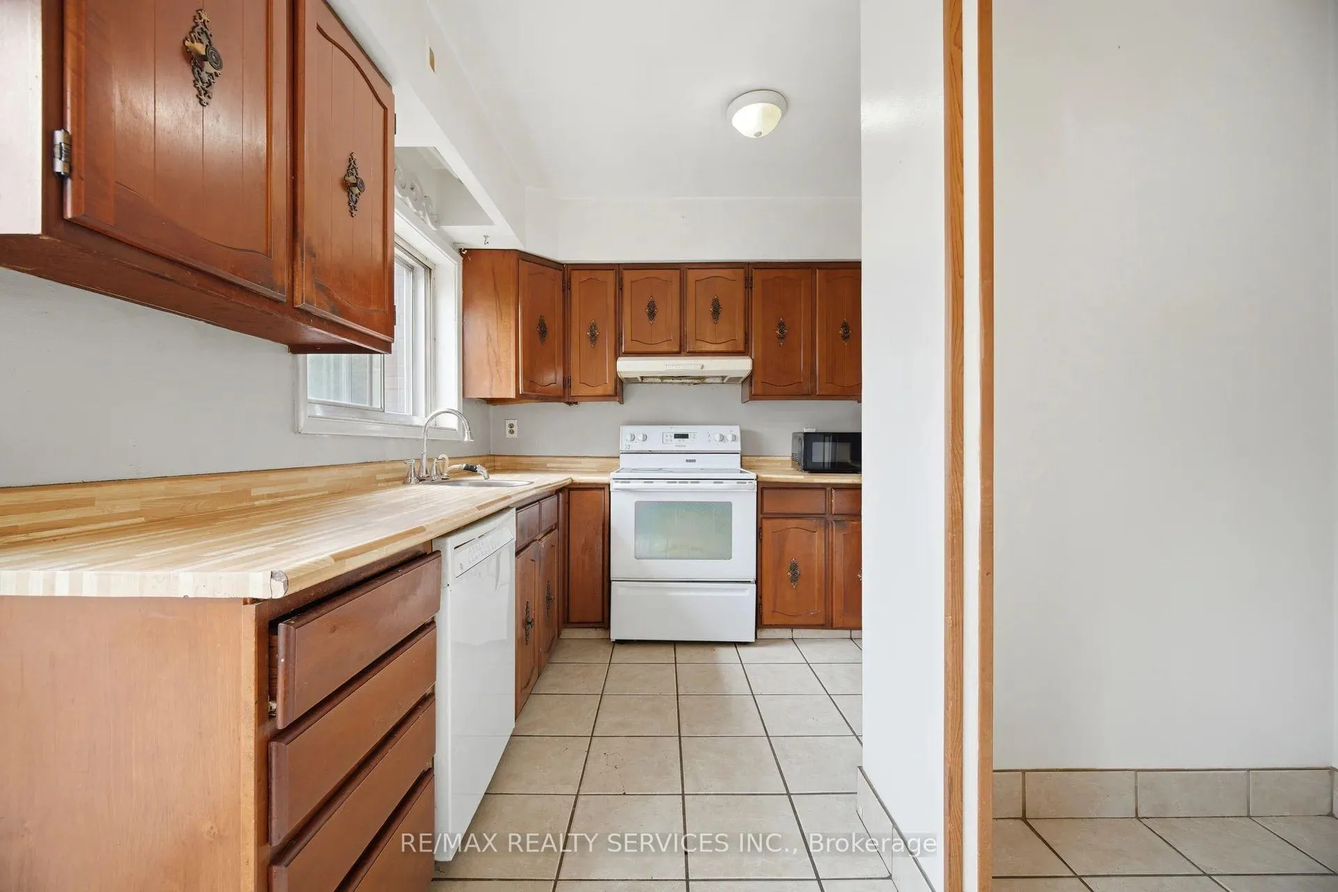 Photo 17 of 27 Hadrina Street, Brampton, Northwood Park — HOMEH