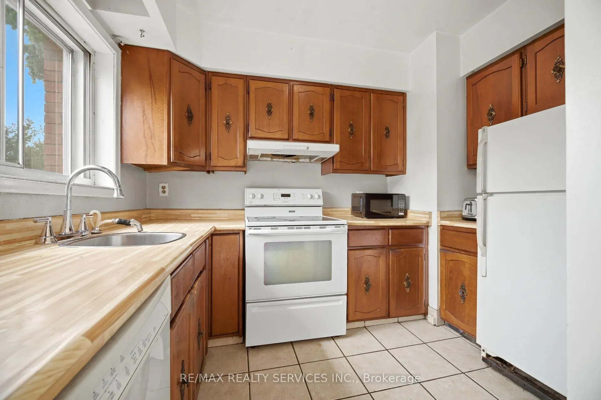 Photo 18 of 27 Hadrina Street, Brampton, Northwood Park — HOMEH