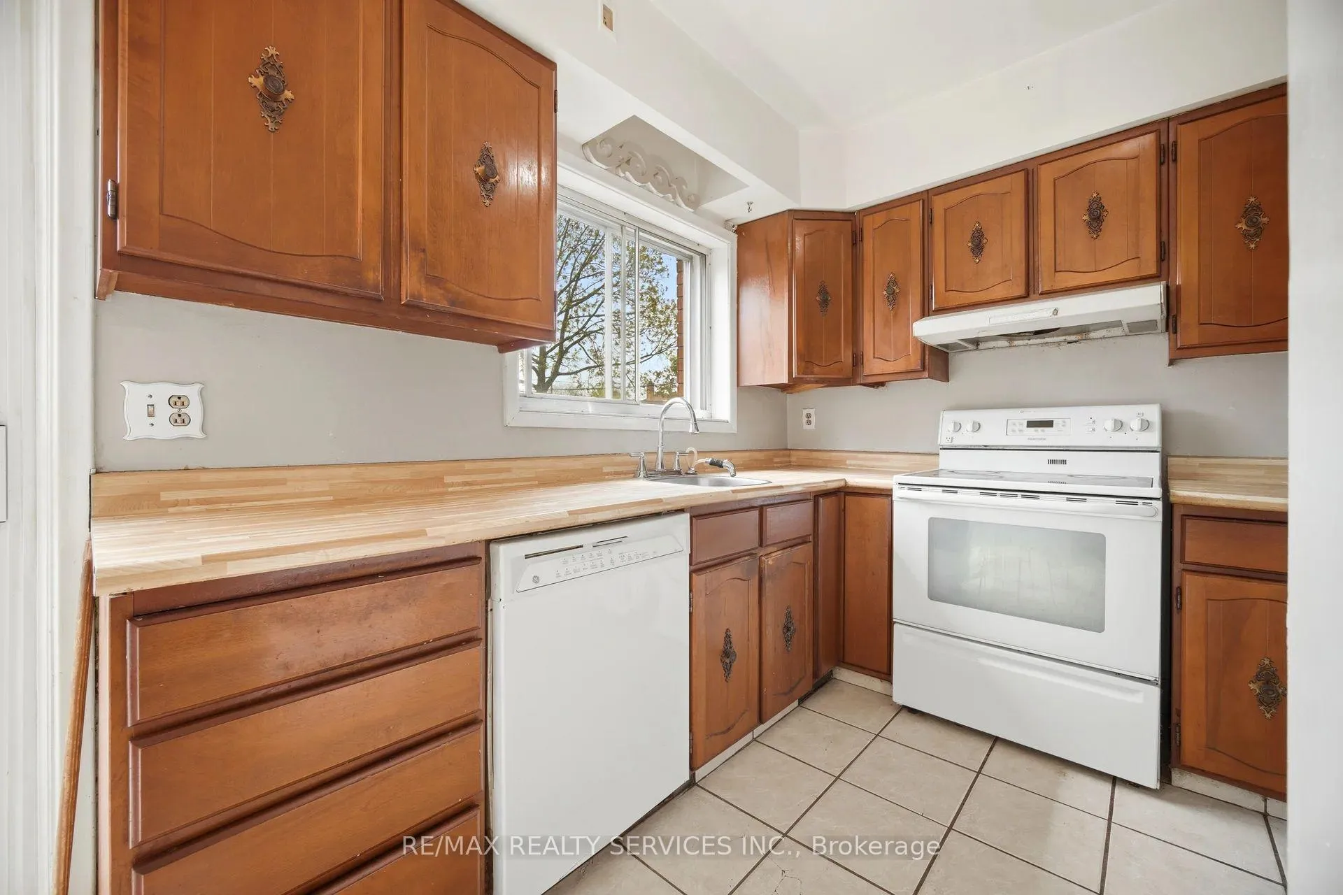 Photo 19 of 27 Hadrina Street, Brampton, Northwood Park — HOMEH