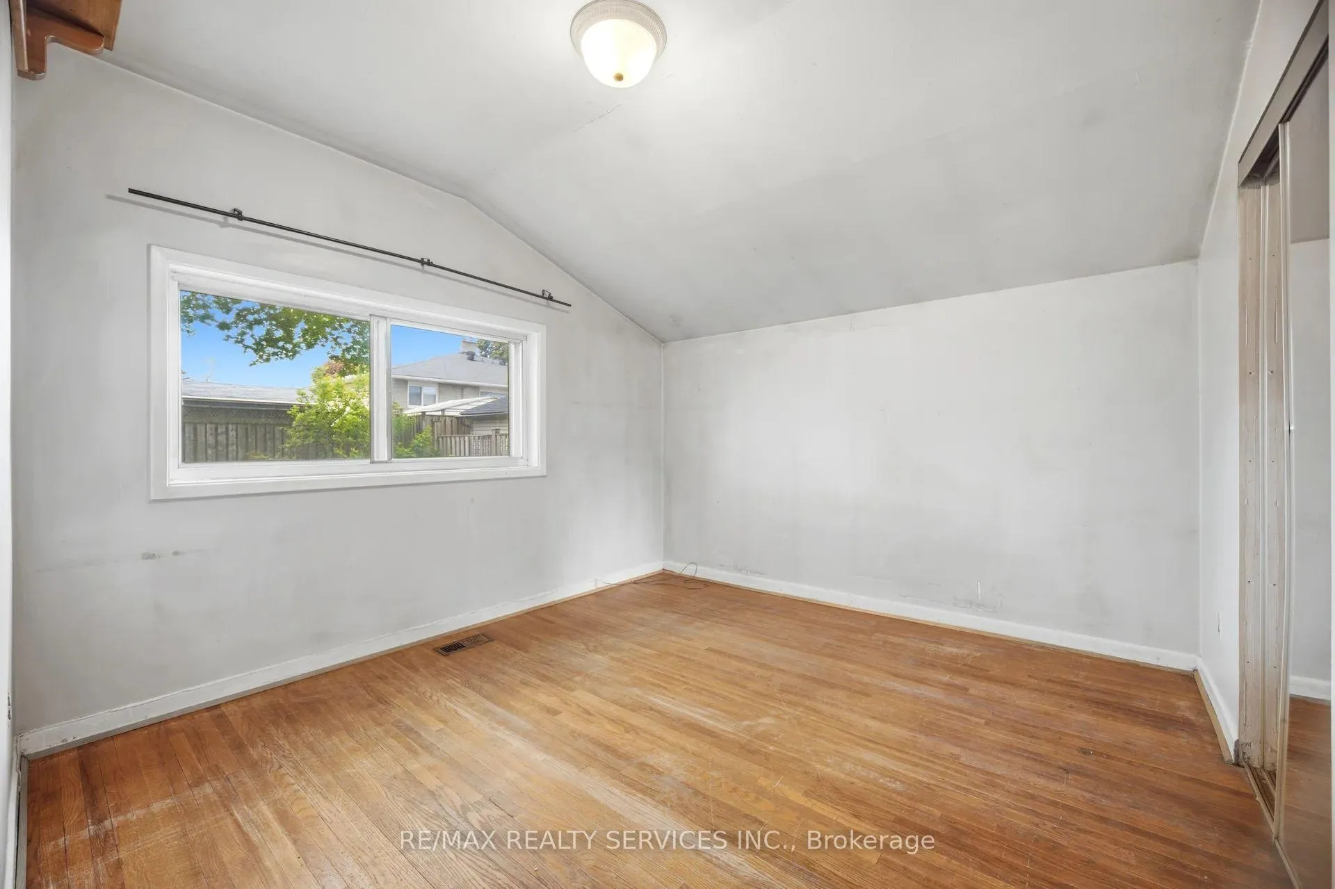 Photo 23 of 27 Hadrina Street, Brampton, Northwood Park — HOMEH
