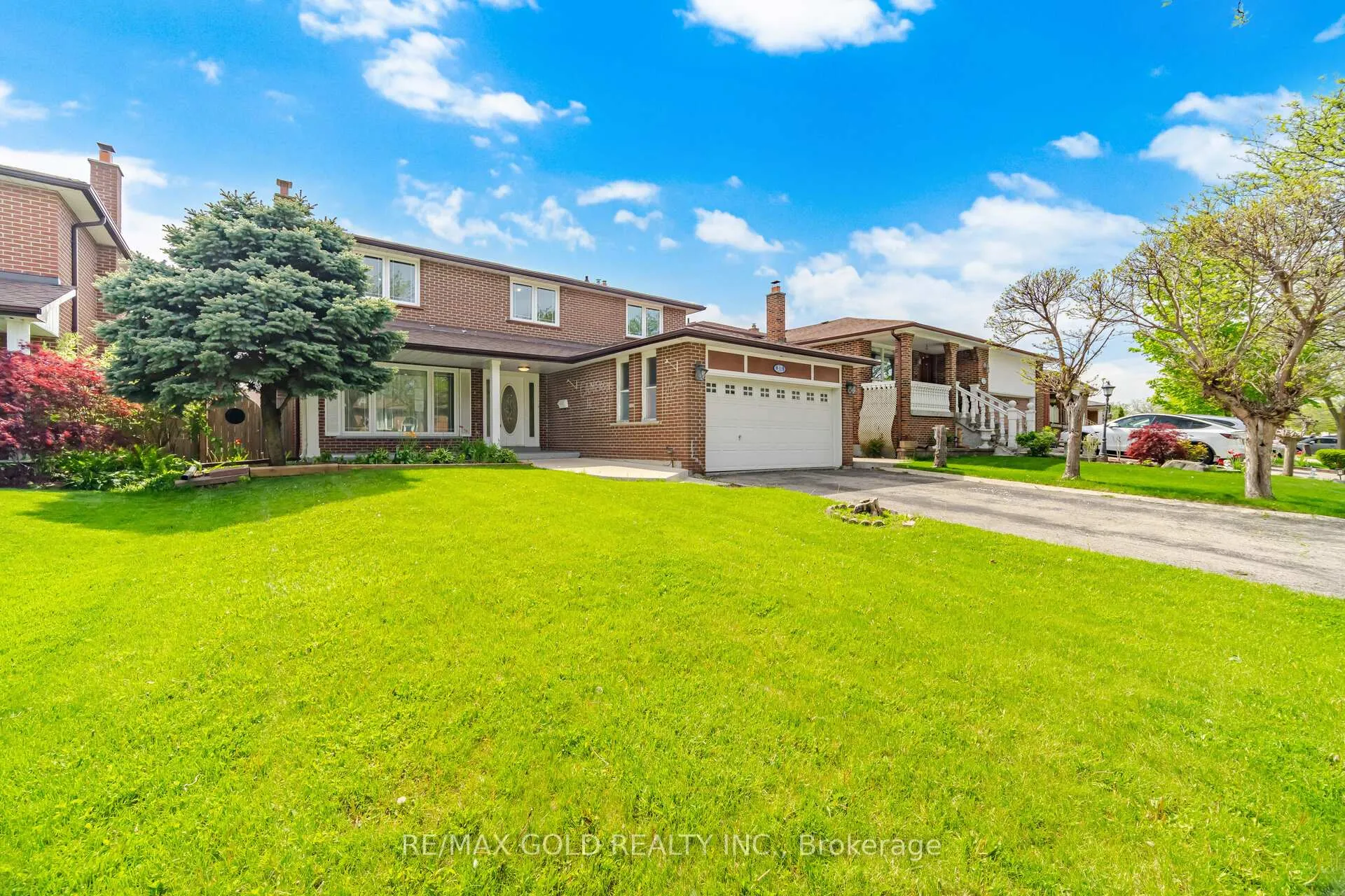 Photo 3 of 277 Centre Street N, Brampton, Brampton North — HOMEH