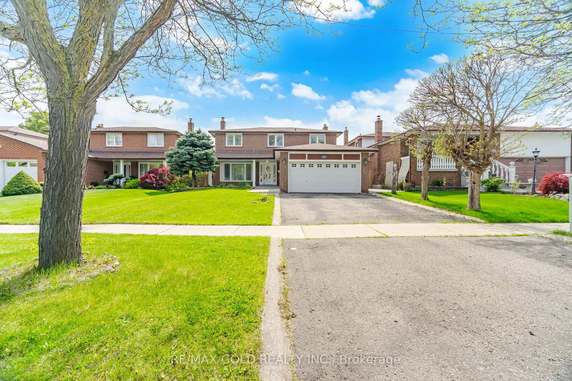 Photo 5 of 277 Centre Street N, Brampton, Brampton North — HOMEH