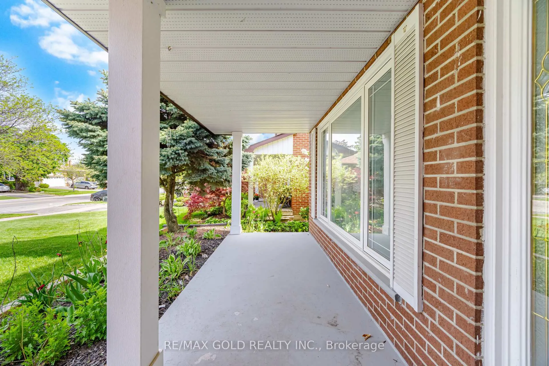 Photo 6 of 277 Centre Street N, Brampton, Brampton North — HOMEH