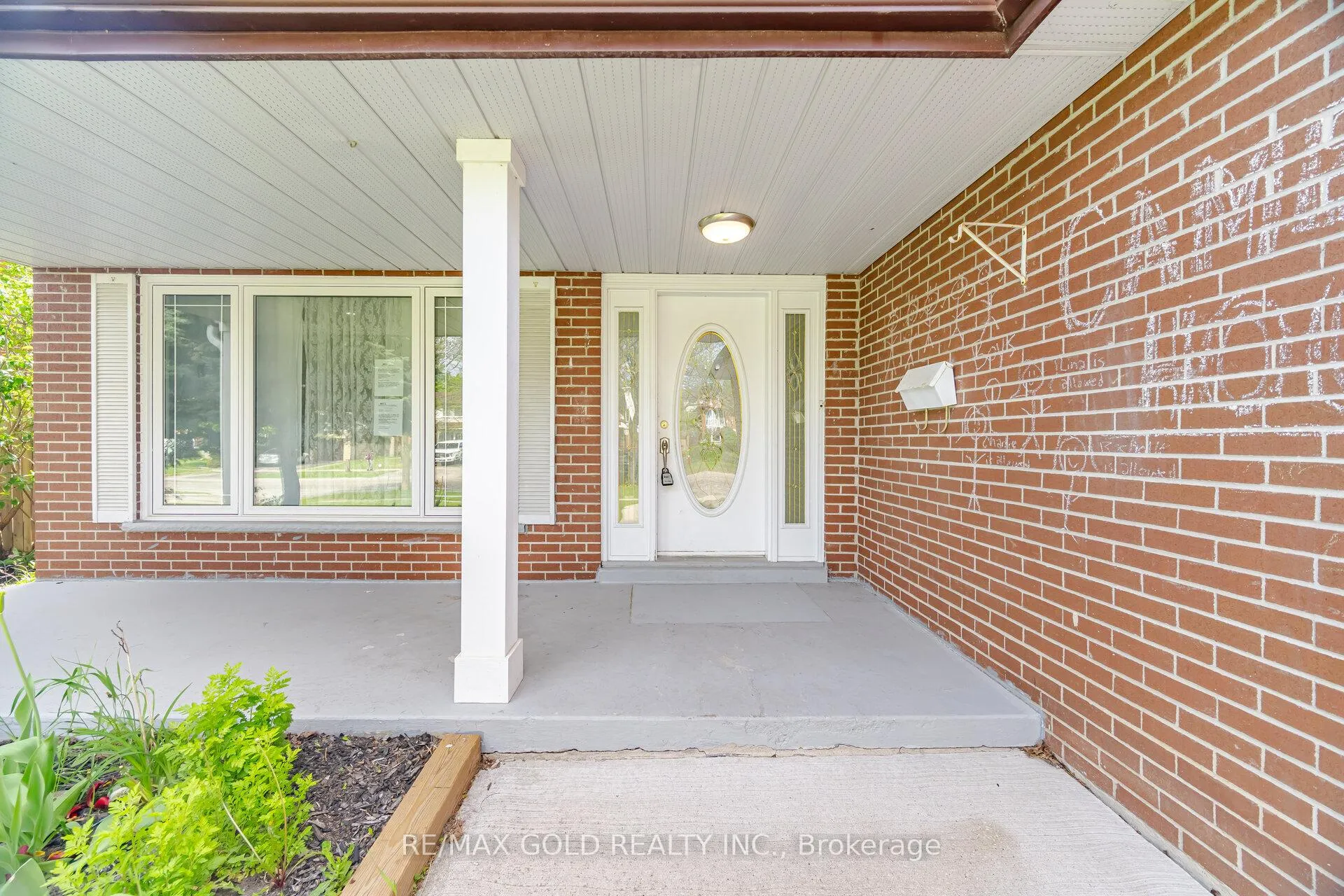 Photo 7 of 277 Centre Street N, Brampton, Brampton North — HOMEH