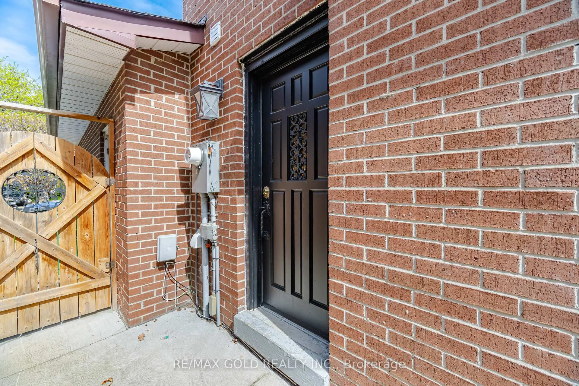 Photo 46 of 277 Centre Street N, Brampton, Brampton North — HOMEH