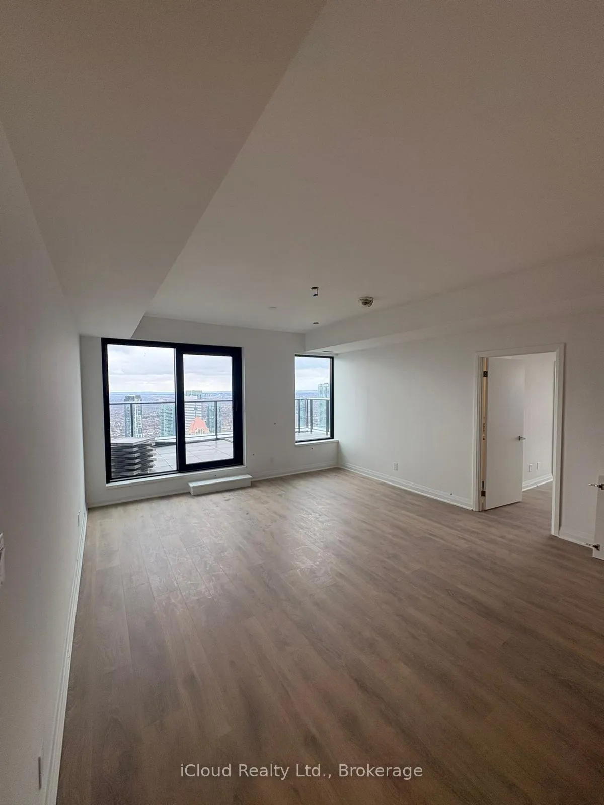 Photo 3 of Unit 4907, 4015 The Exchange, Mississauga, City Centre — HOMEH