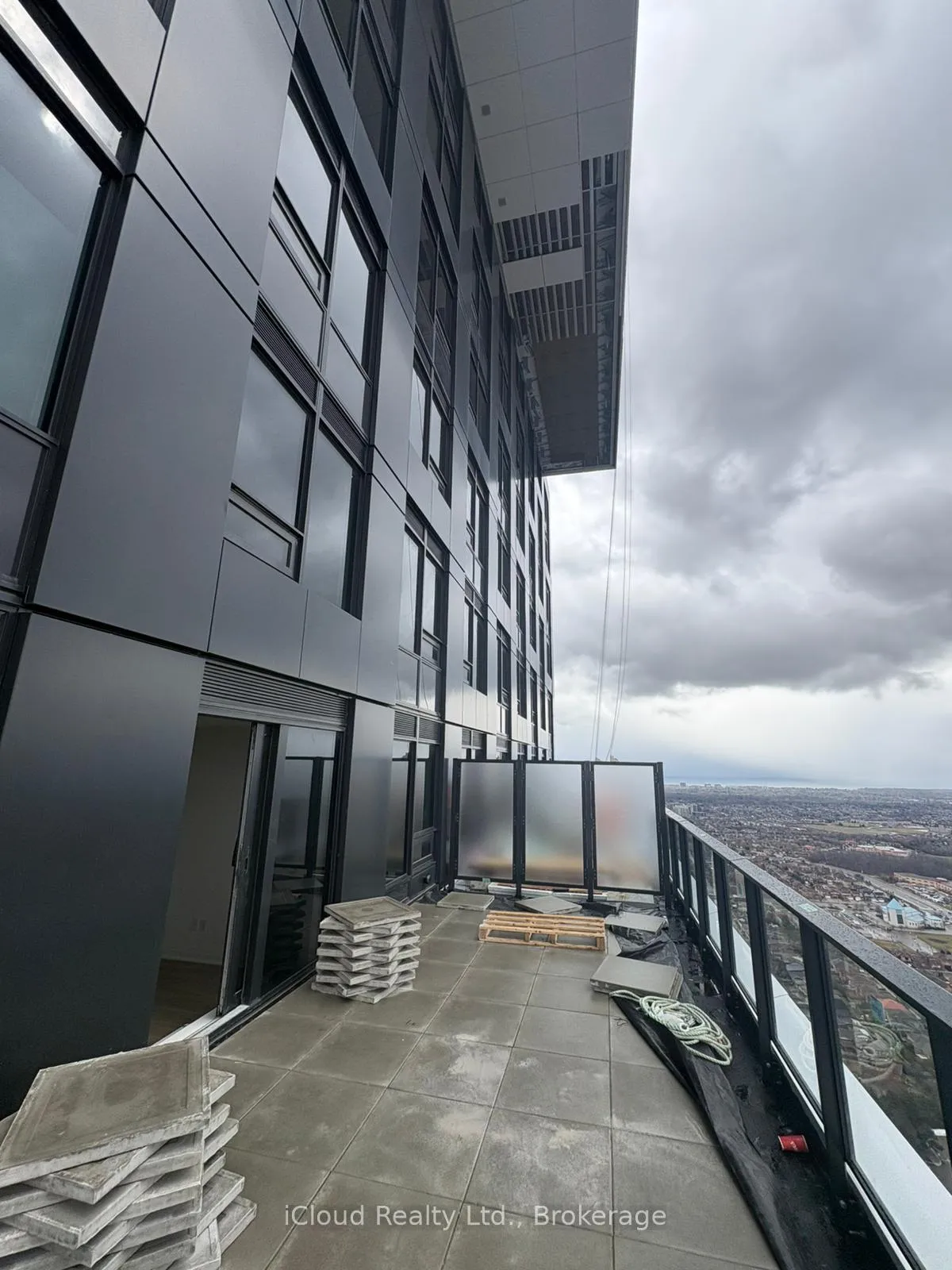 Photo 5 of Unit 4907, 4015 The Exchange, Mississauga, City Centre — HOMEH