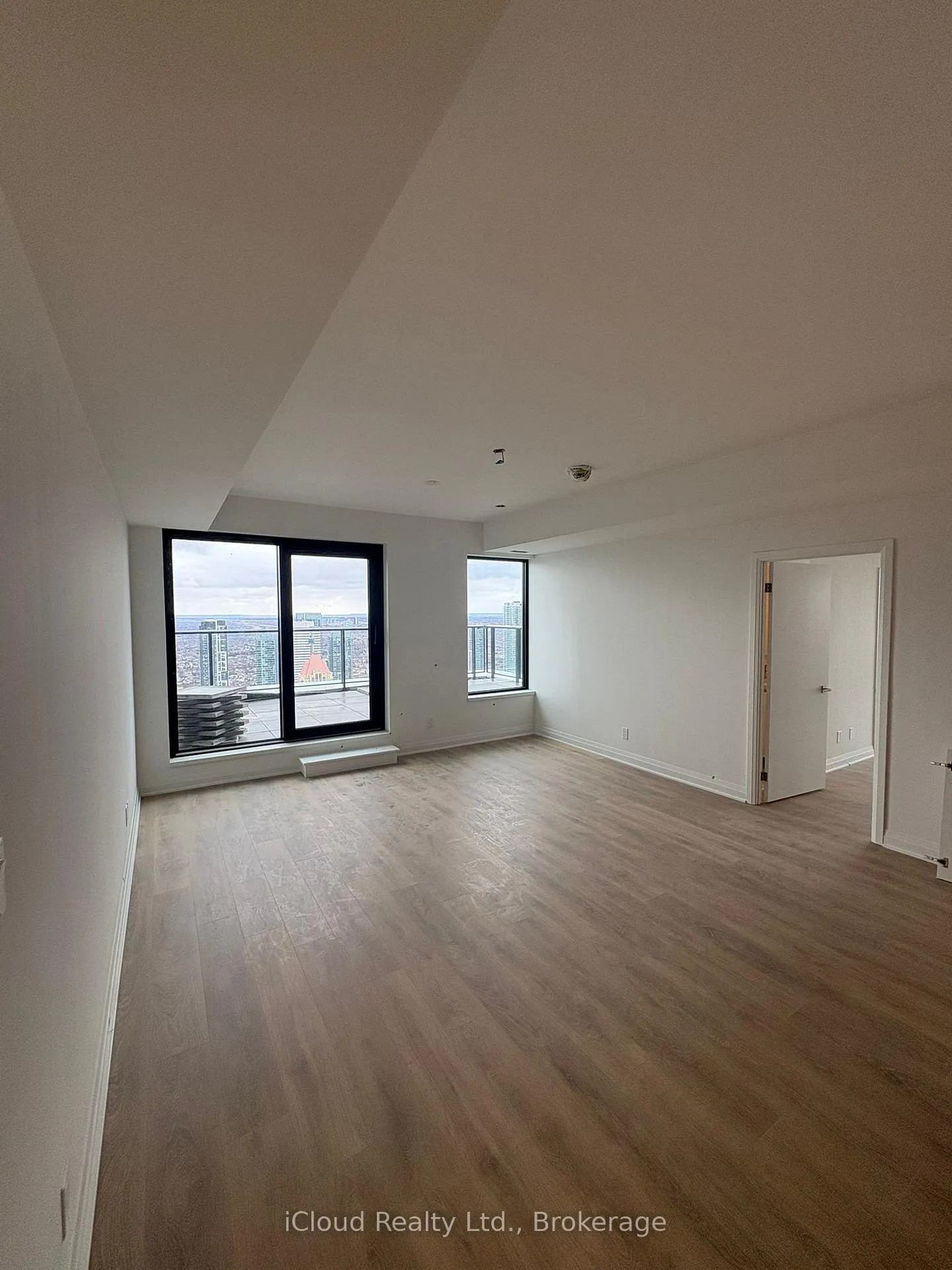 Photo 11 of Unit 4907, 4015 The Exchange, Mississauga, City Centre — HOMEH