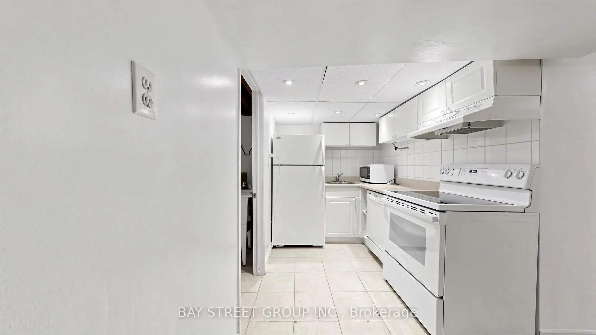 Photo 6 of Unit Bsmt, 31 Compton Drive, Scarborough, Wexford-Maryvale — HOMEH