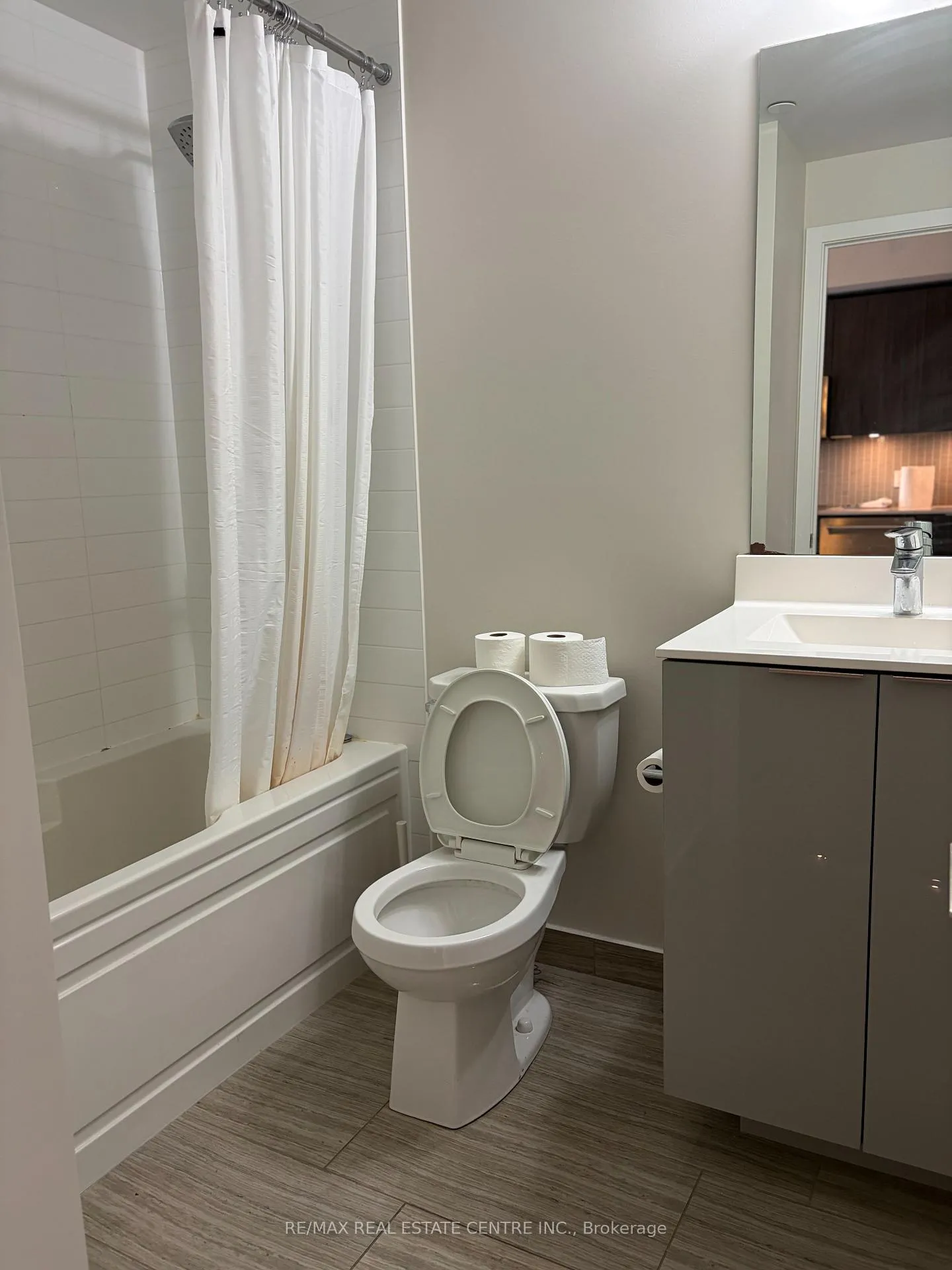 Photo 8 of Unit 3818, 30 Shore Breeze Drive, Etobicoke, Mimico — HOMEH