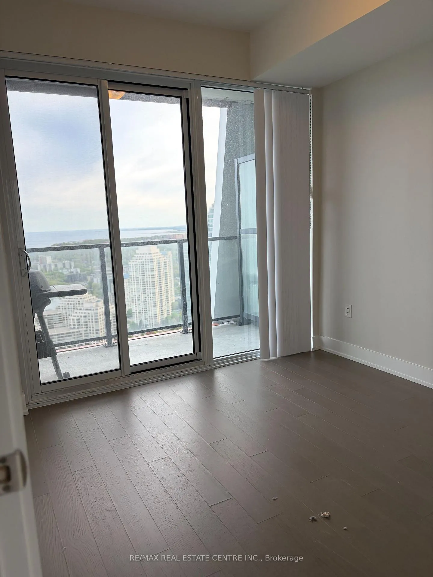 Photo 10 of Unit 3818, 30 Shore Breeze Drive, Etobicoke, Mimico — HOMEH