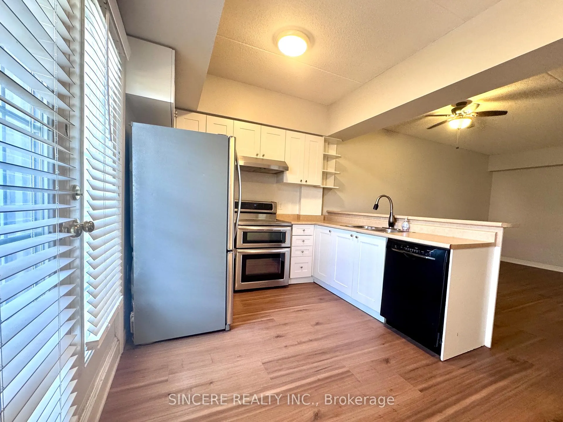 Photo 5 of Unit 211, 4006 Kilmer Drive, Burlington, Tansley — HOMEH